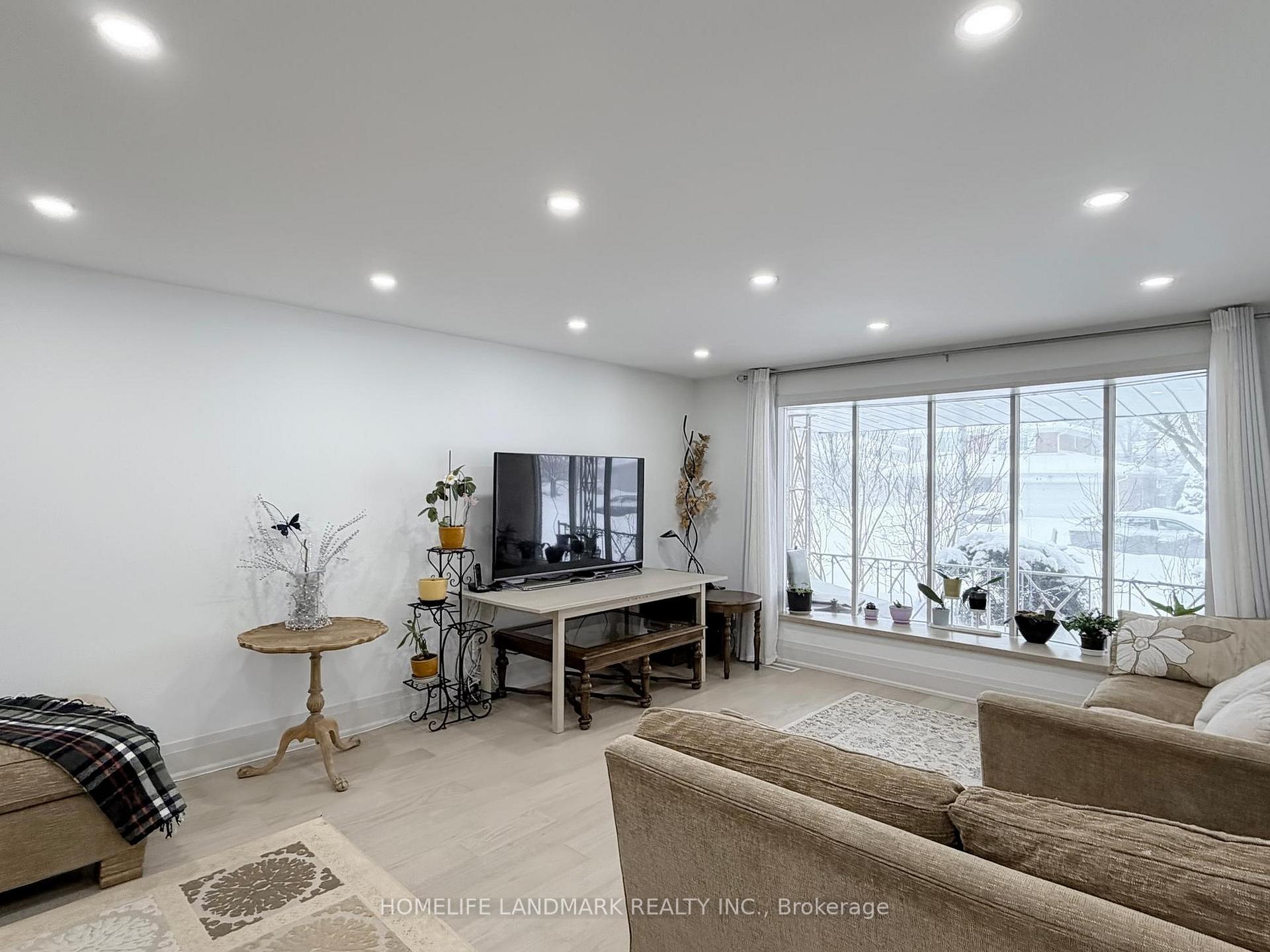 Photo 3 of 50 Bruce Farm Drive, North York, Bayview Woods-Steeles — HOMEH