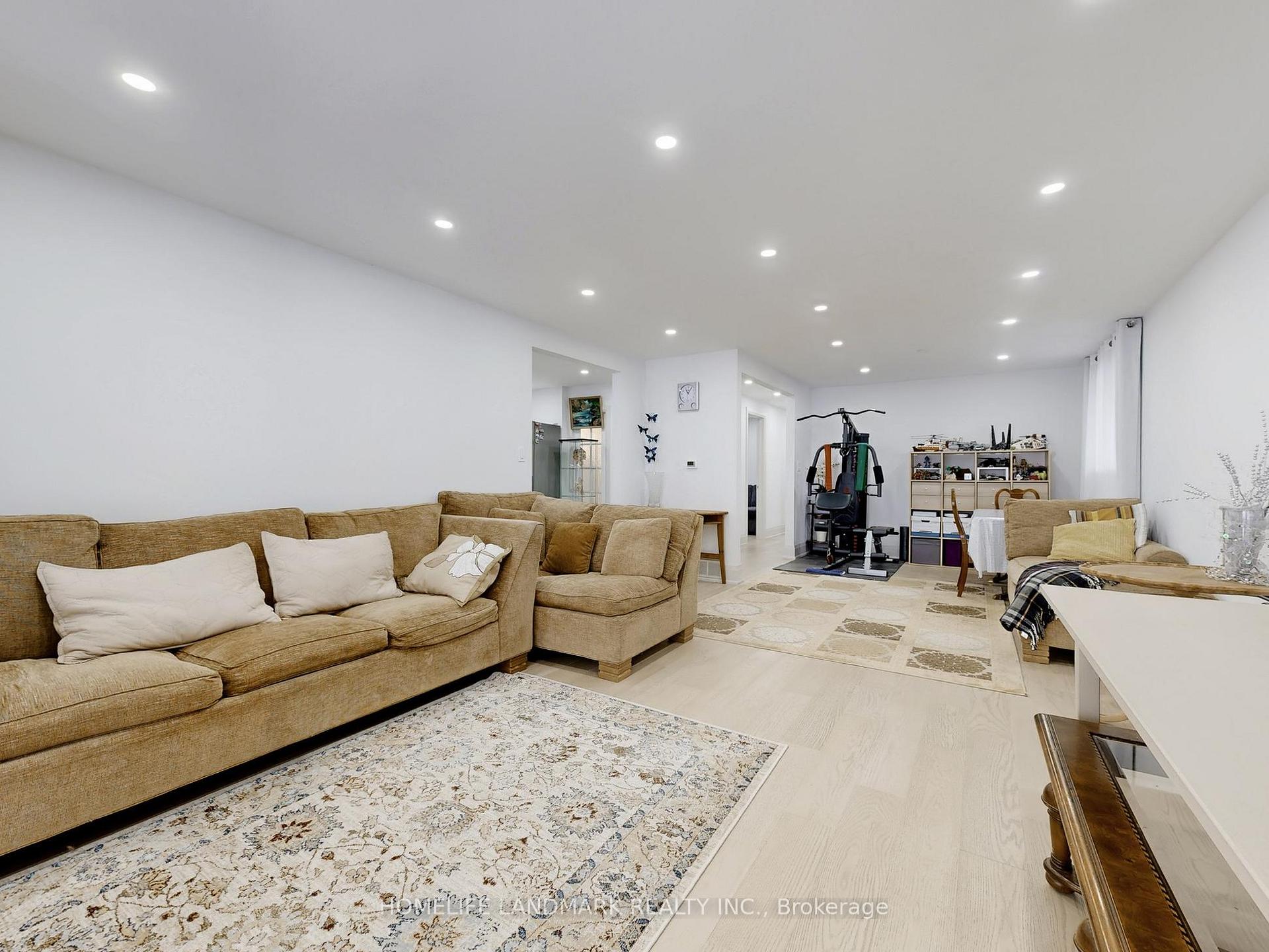 Photo 4 of 50 Bruce Farm Drive, North York, Bayview Woods-Steeles — HOMEH