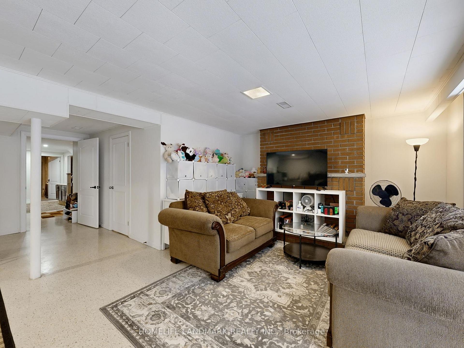 Photo 22 of 50 Bruce Farm Drive, North York, Bayview Woods-Steeles — HOMEH