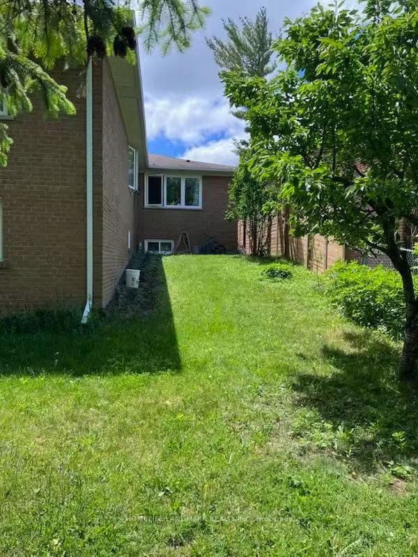 Photo 38 of 50 Bruce Farm Drive, North York, Bayview Woods-Steeles — HOMEH