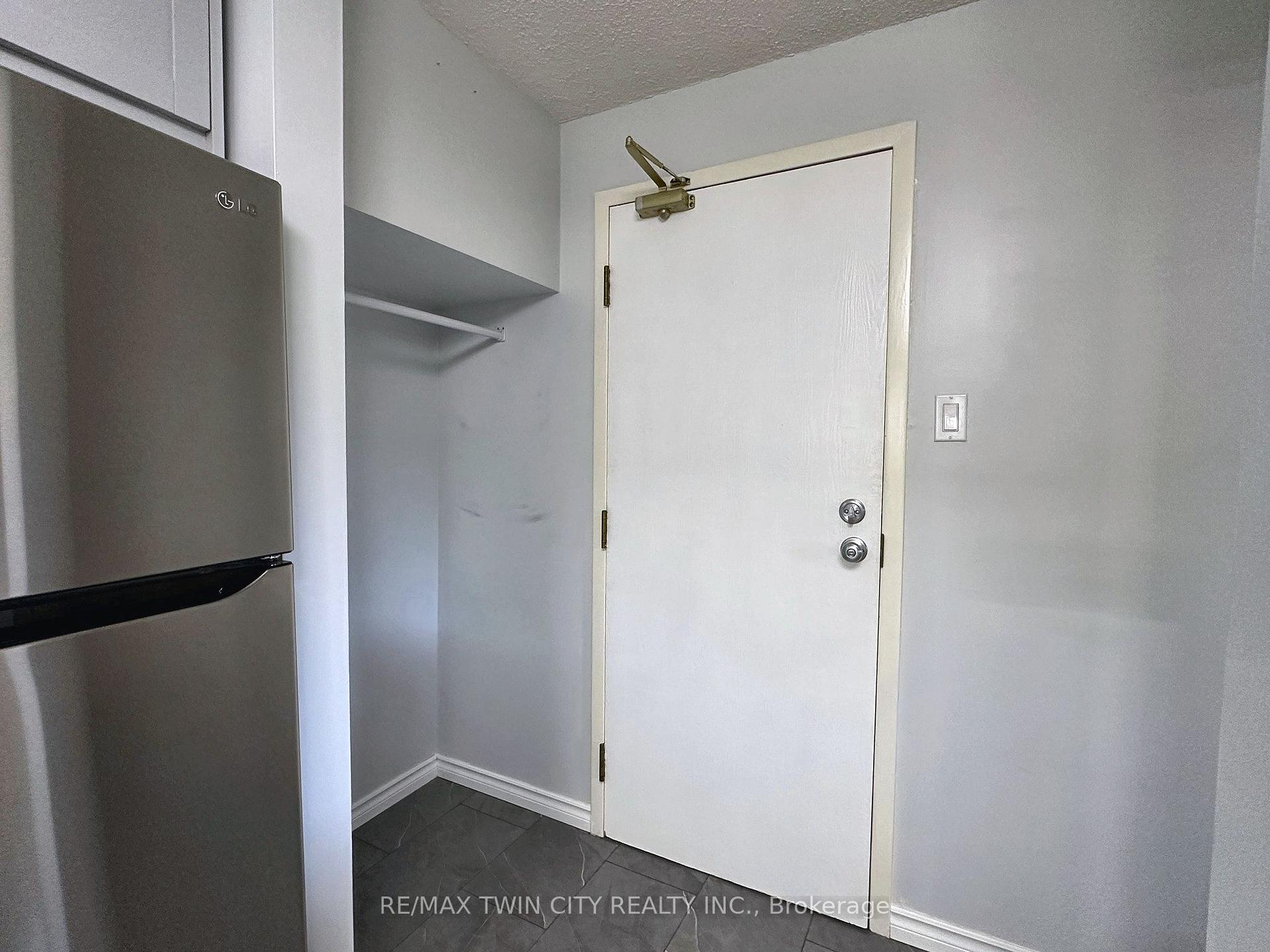 Photo 2 of Unit 402, 266 Overlea Drive, Kitchener, Victoria Hills — HOMEH