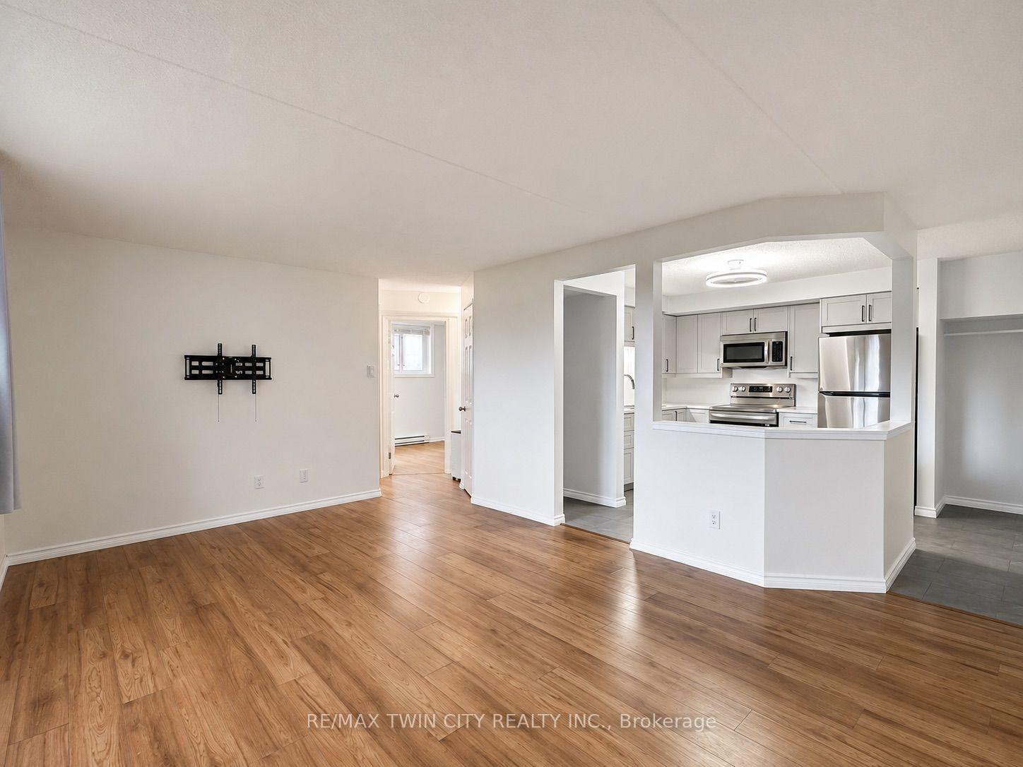 Photo 6 of Unit 402, 266 Overlea Drive, Kitchener, Victoria Hills — HOMEH