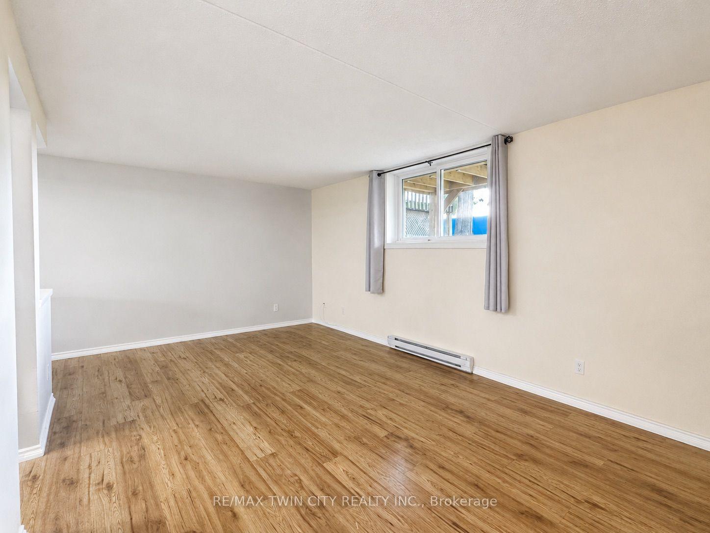 Photo 7 of Unit 402, 266 Overlea Drive, Kitchener, Victoria Hills — HOMEH