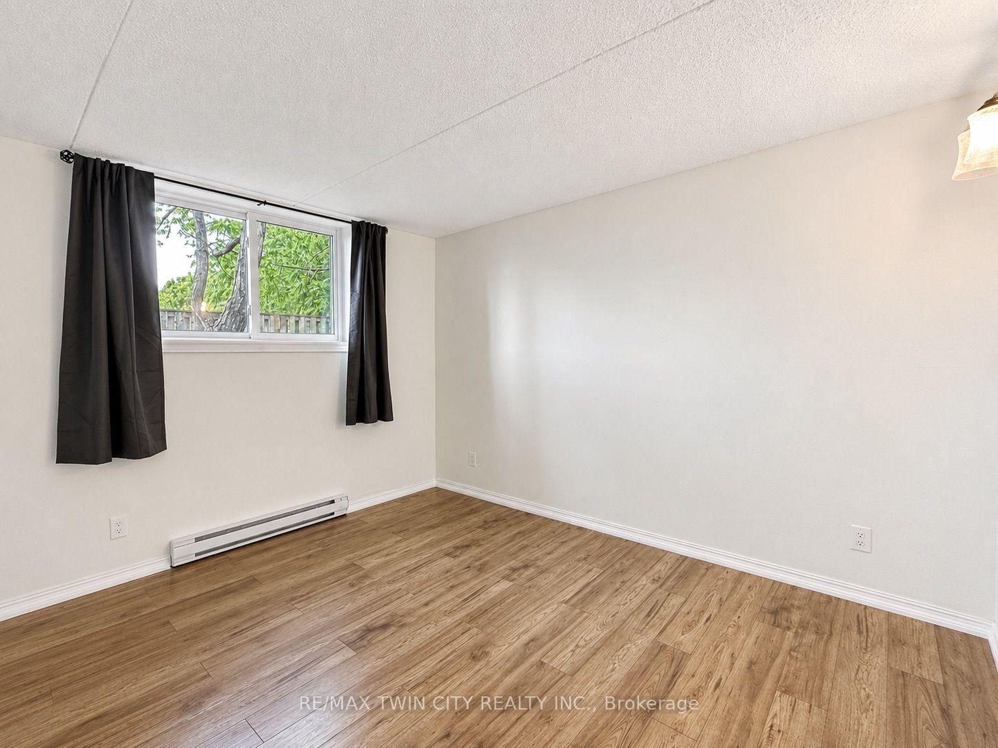 Photo 8 of Unit 402, 266 Overlea Drive, Kitchener, Victoria Hills — HOMEH