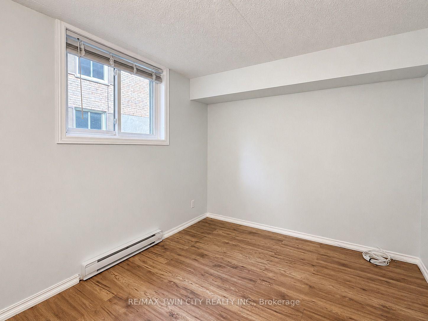 Photo 10 of Unit 402, 266 Overlea Drive, Kitchener, Victoria Hills — HOMEH
