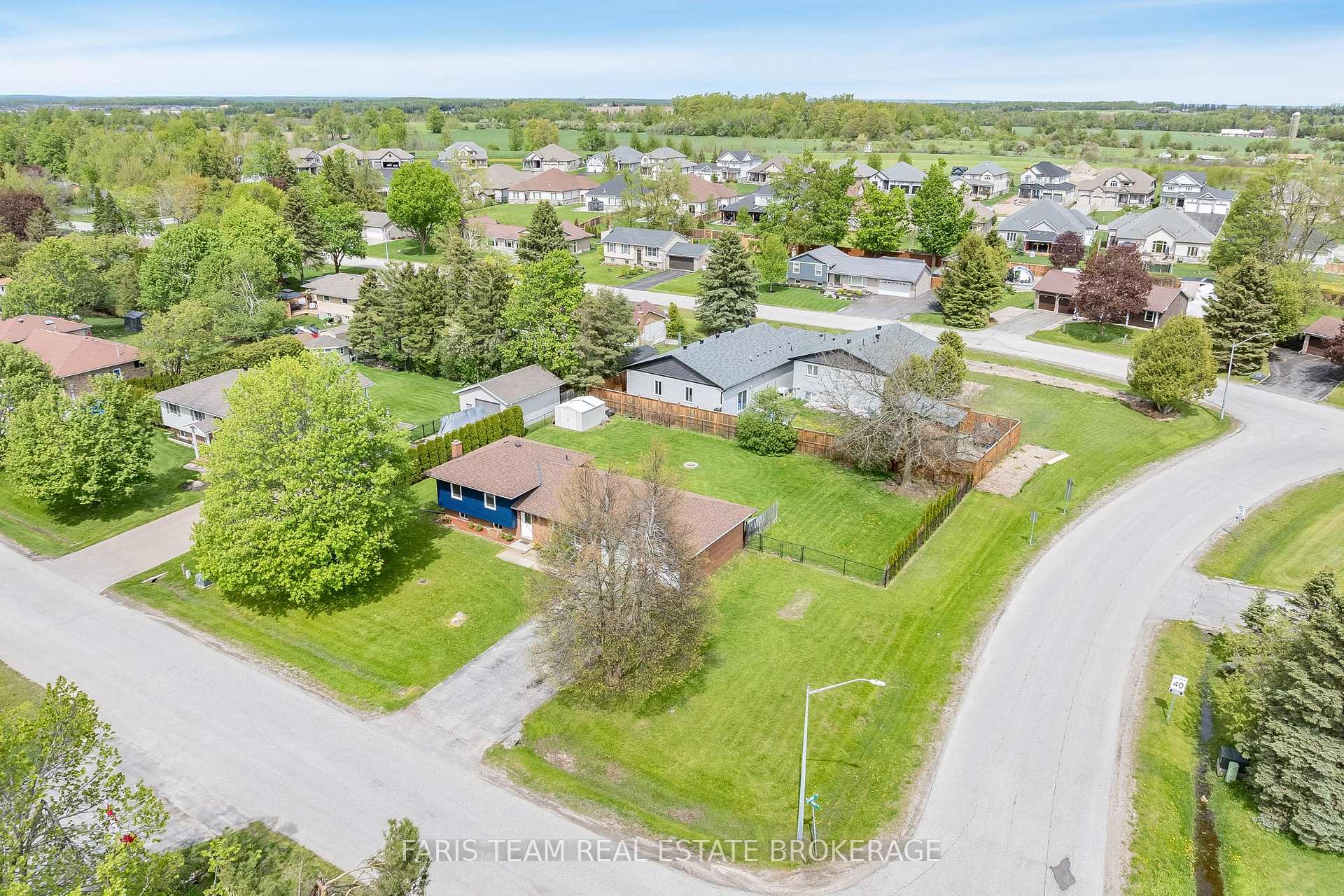 Photo 3 of 201 Parkside Crescent, Innisfil, Stroud — HOMEH
