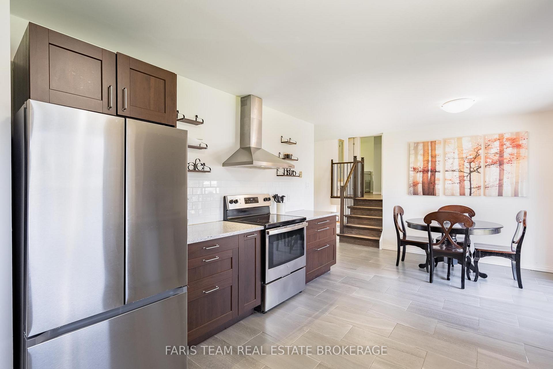 Photo 15 of 201 Parkside Crescent, Innisfil, Stroud — HOMEH
