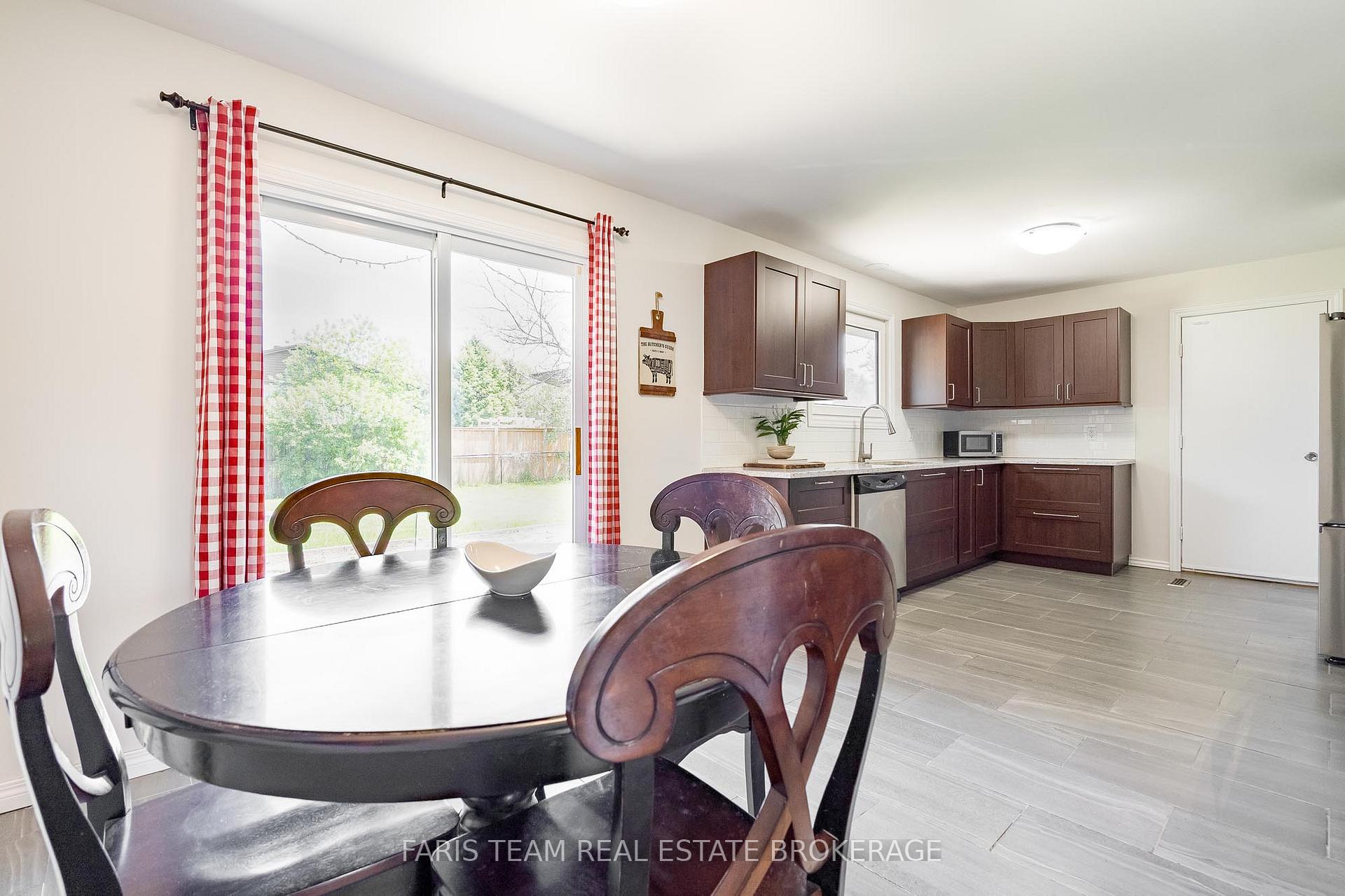 Photo 19 of 201 Parkside Crescent, Innisfil, Stroud — HOMEH