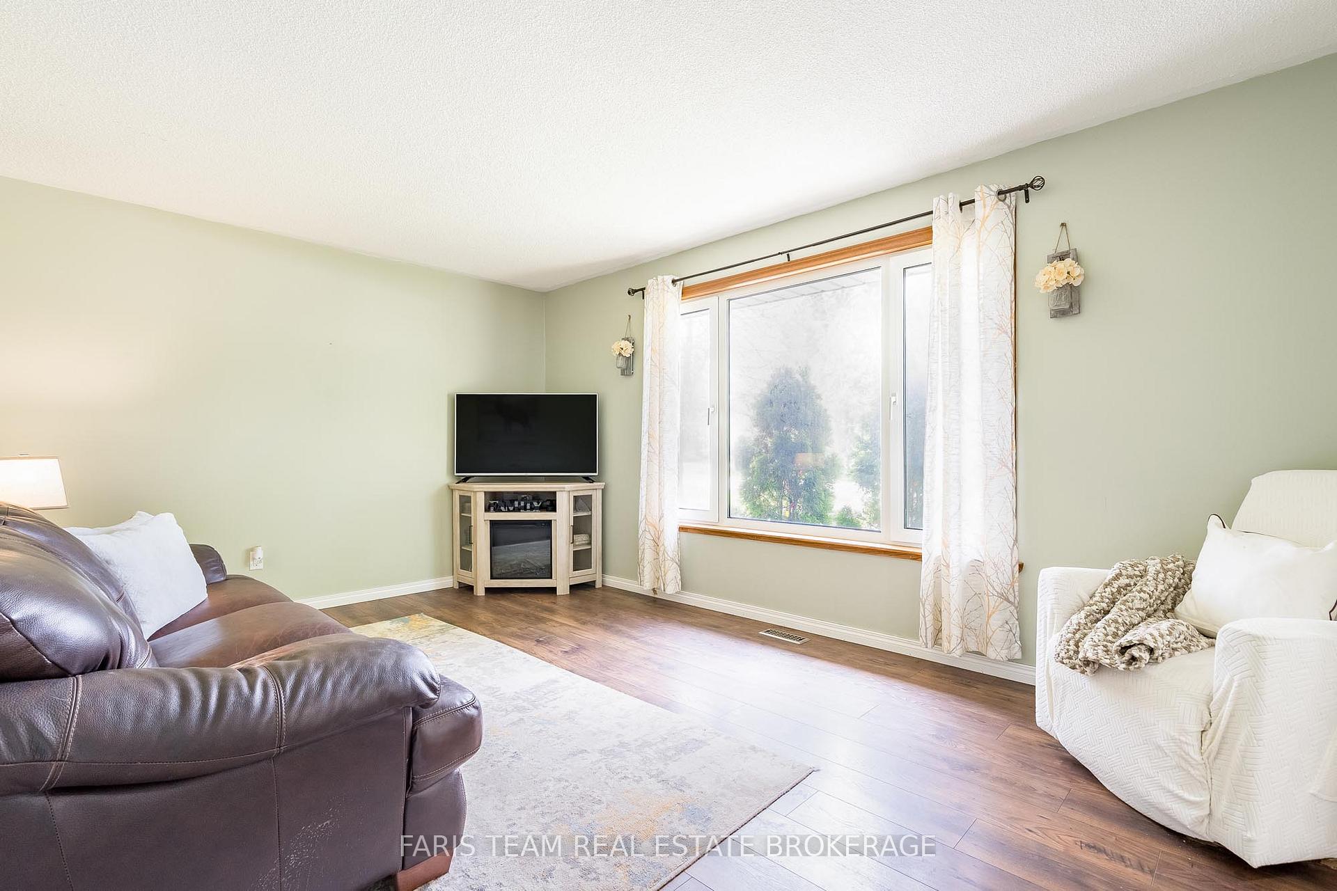 Photo 21 of 201 Parkside Crescent, Innisfil, Stroud — HOMEH