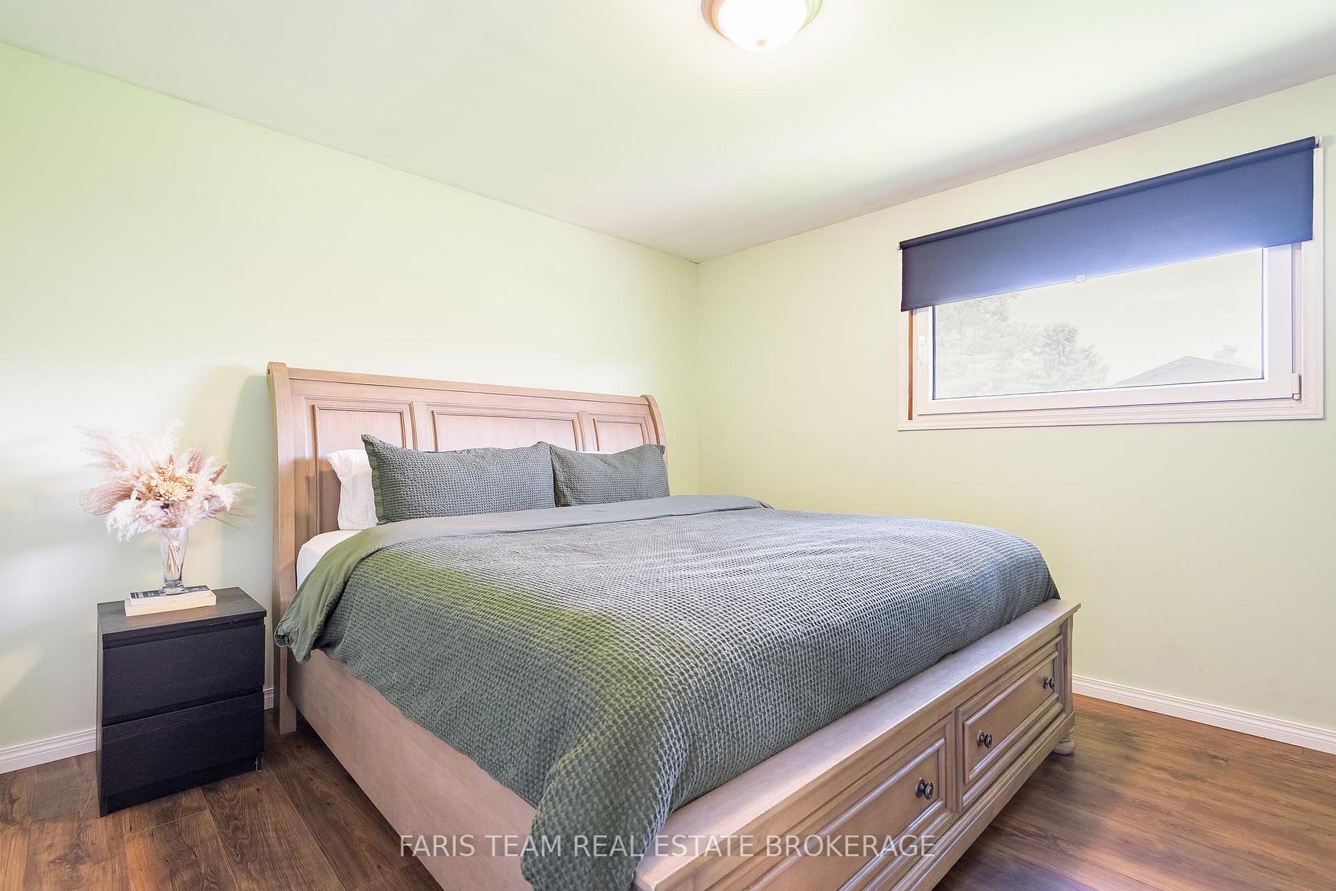 Photo 25 of 201 Parkside Crescent, Innisfil, Stroud — HOMEH