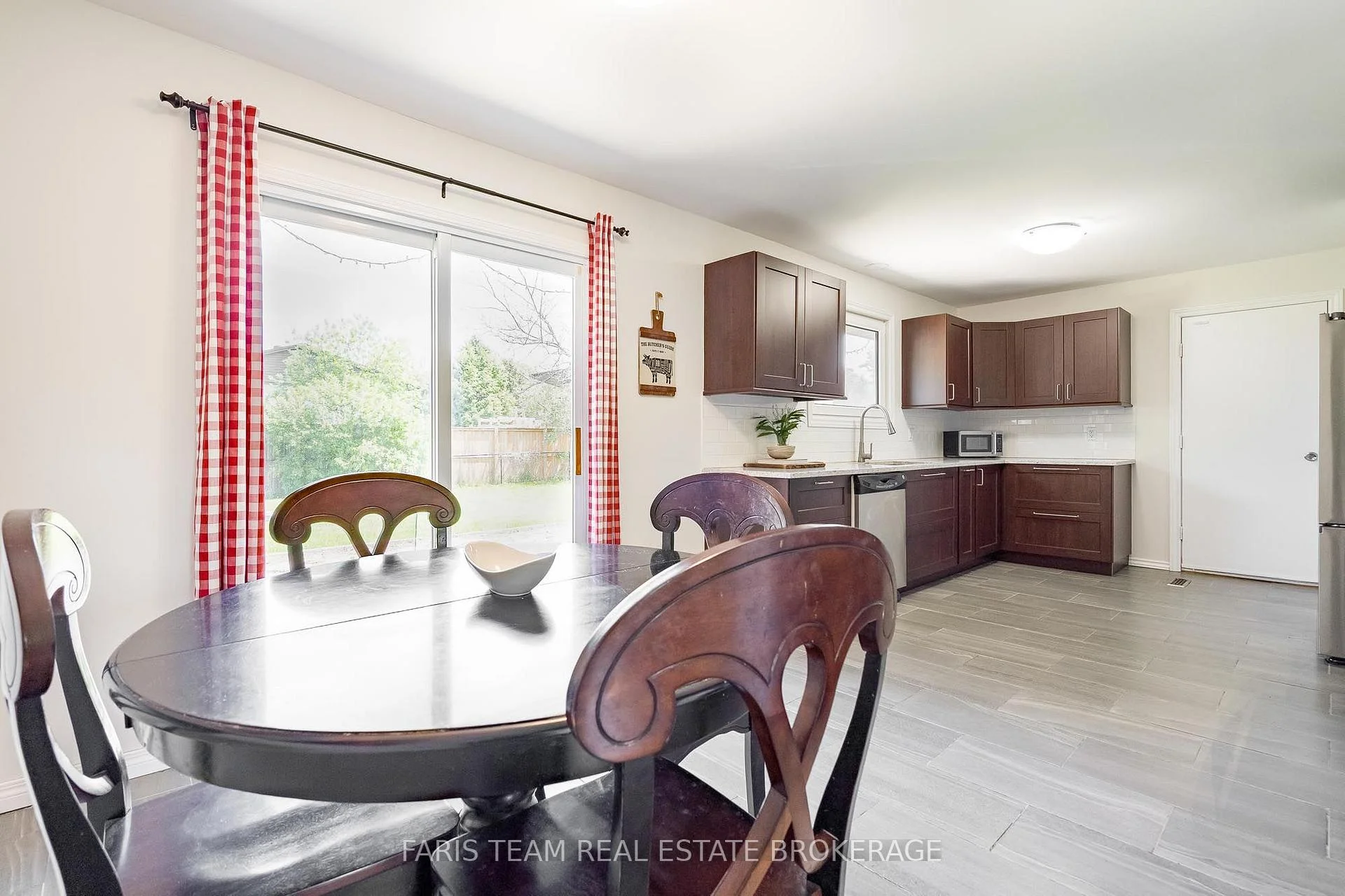 Photo 18 of 201 Parkside Crescent, Innisfil, Stroud — HOMEH