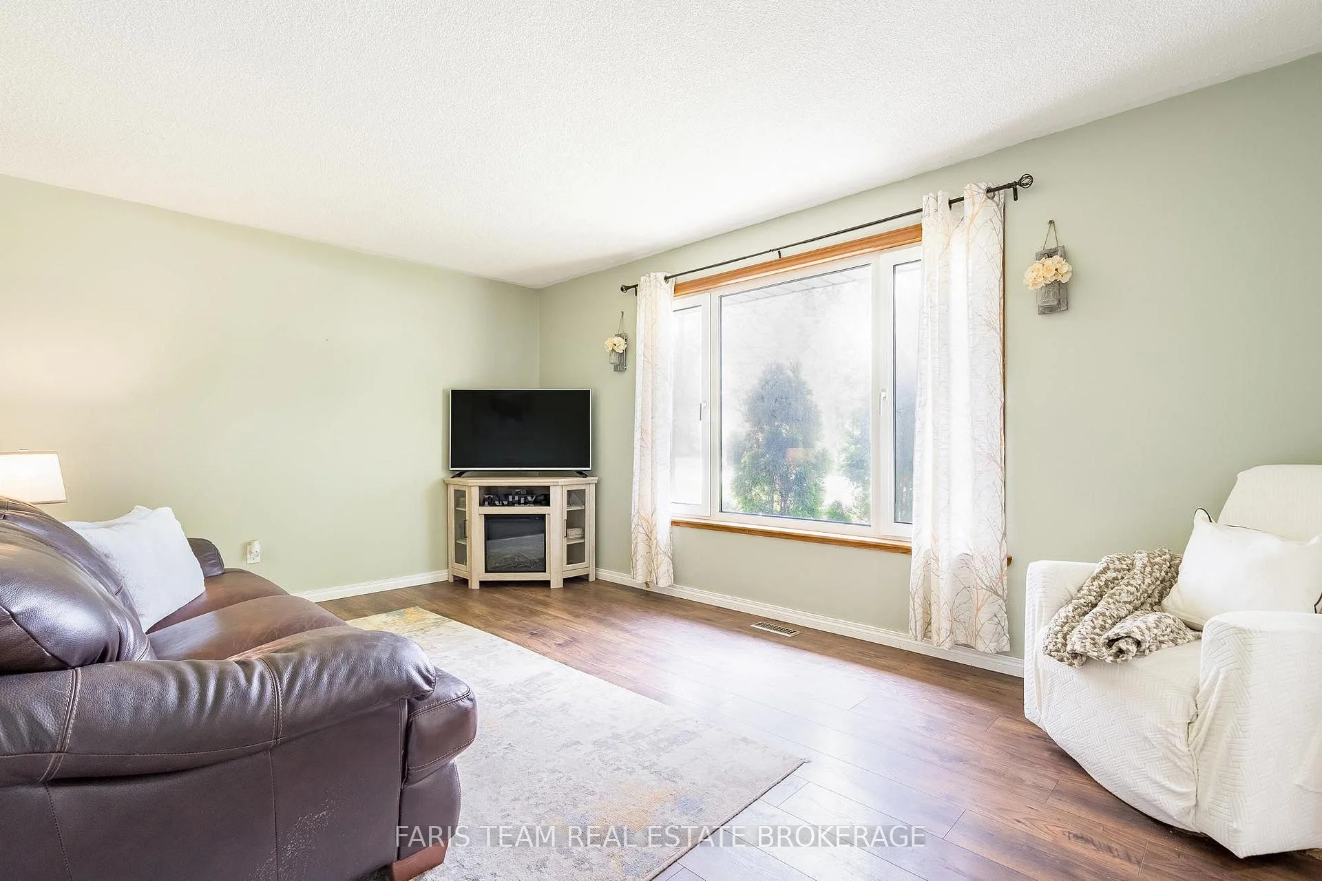 Photo 20 of 201 Parkside Crescent, Innisfil, Stroud — HOMEH