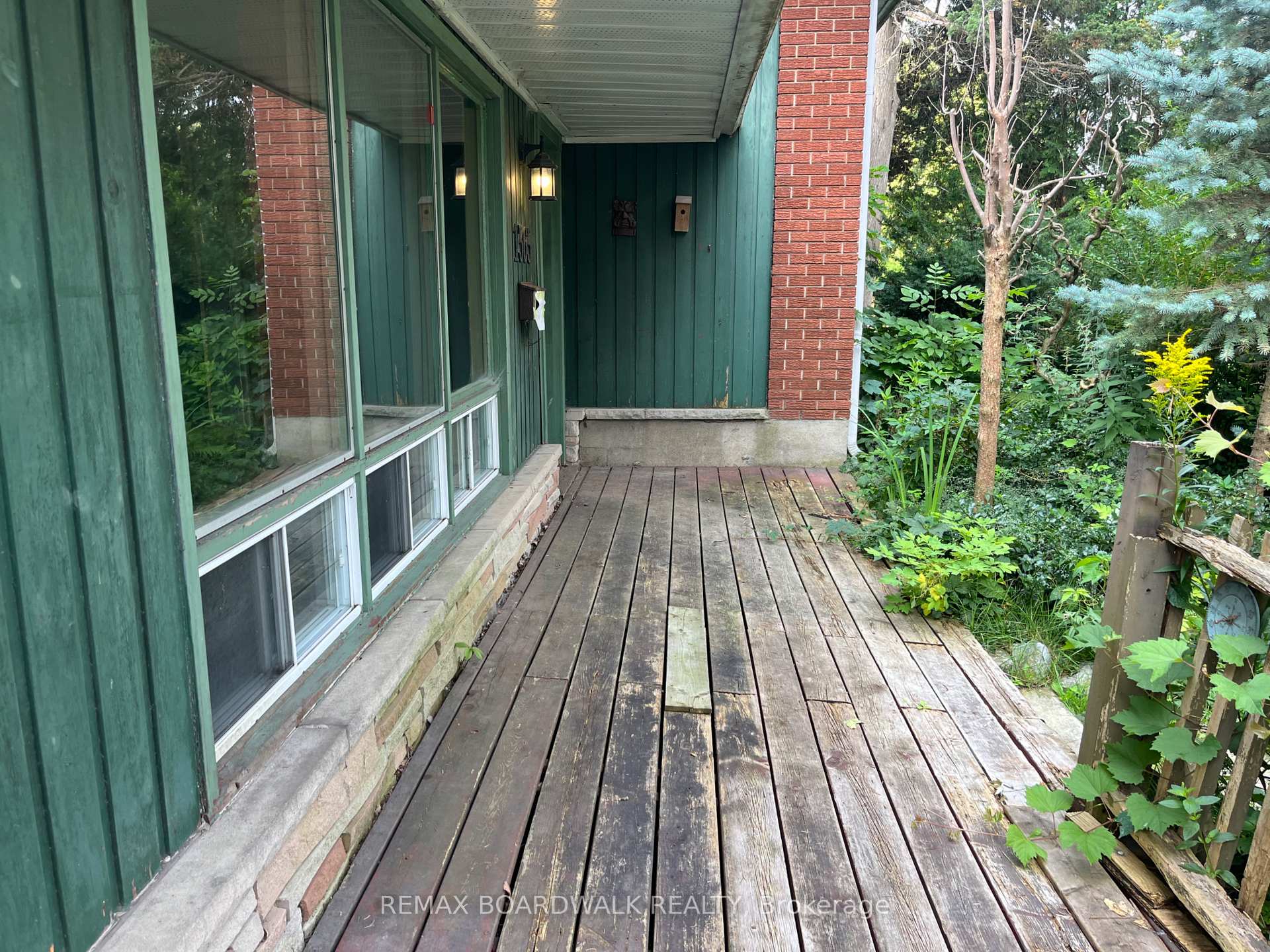 Photo 2 of 1363 Duford Drive, Ottawa, Bilberry Creek/Queenswood Heights — HOMEH
