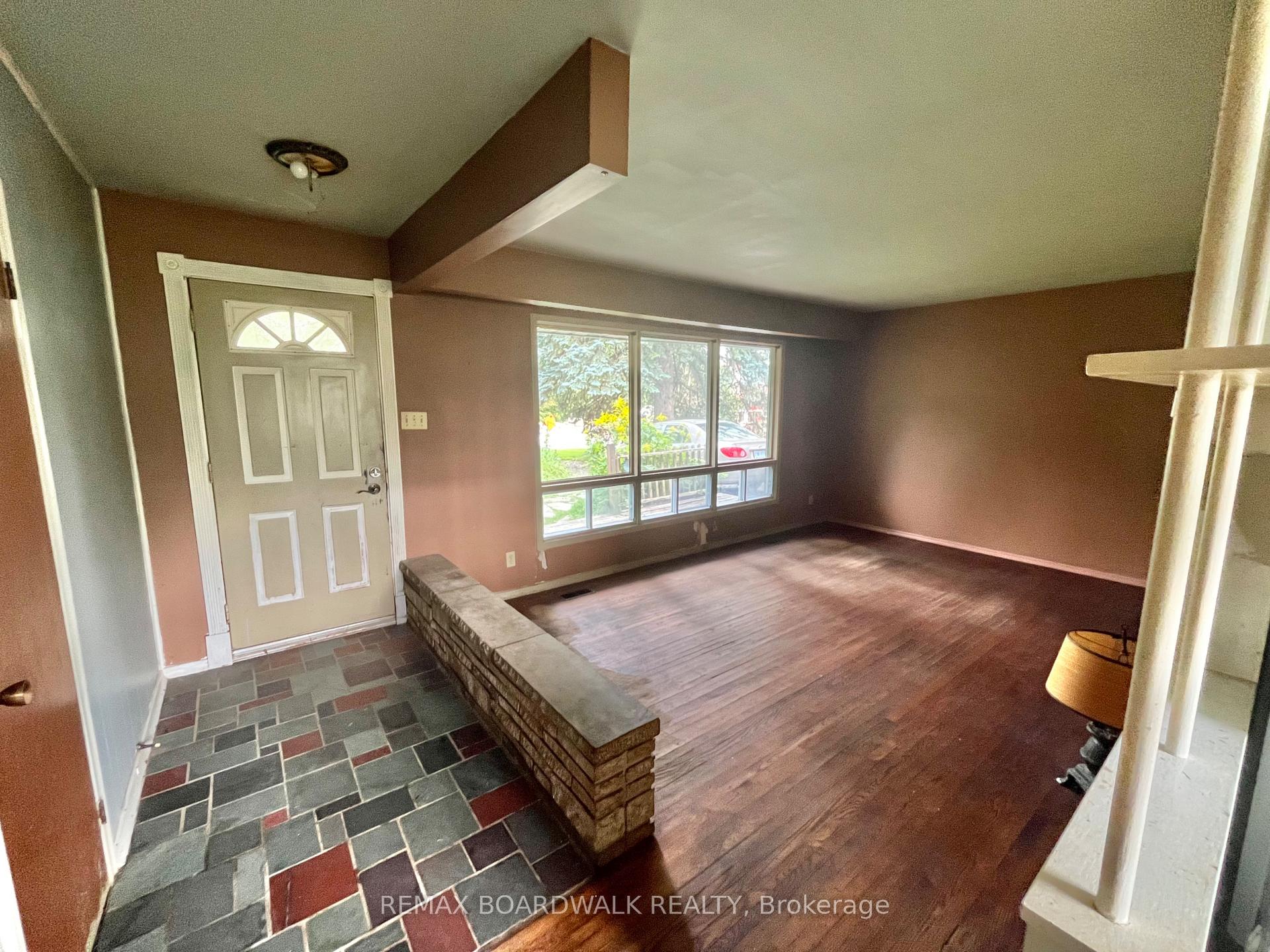 Photo 4 of 1363 Duford Drive, Ottawa, Bilberry Creek/Queenswood Heights — HOMEH