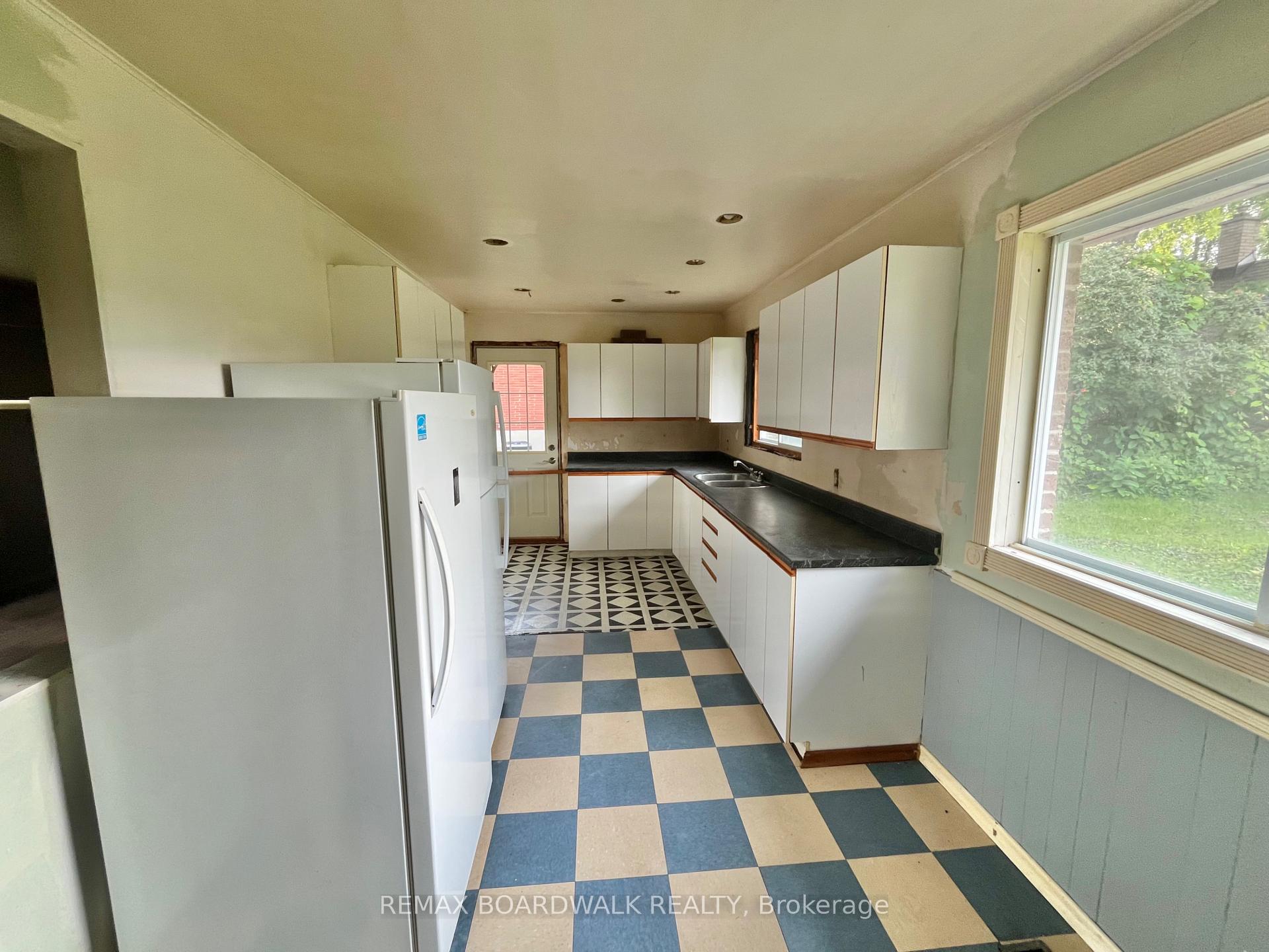 Photo 6 of 1363 Duford Drive, Ottawa, Bilberry Creek/Queenswood Heights — HOMEH