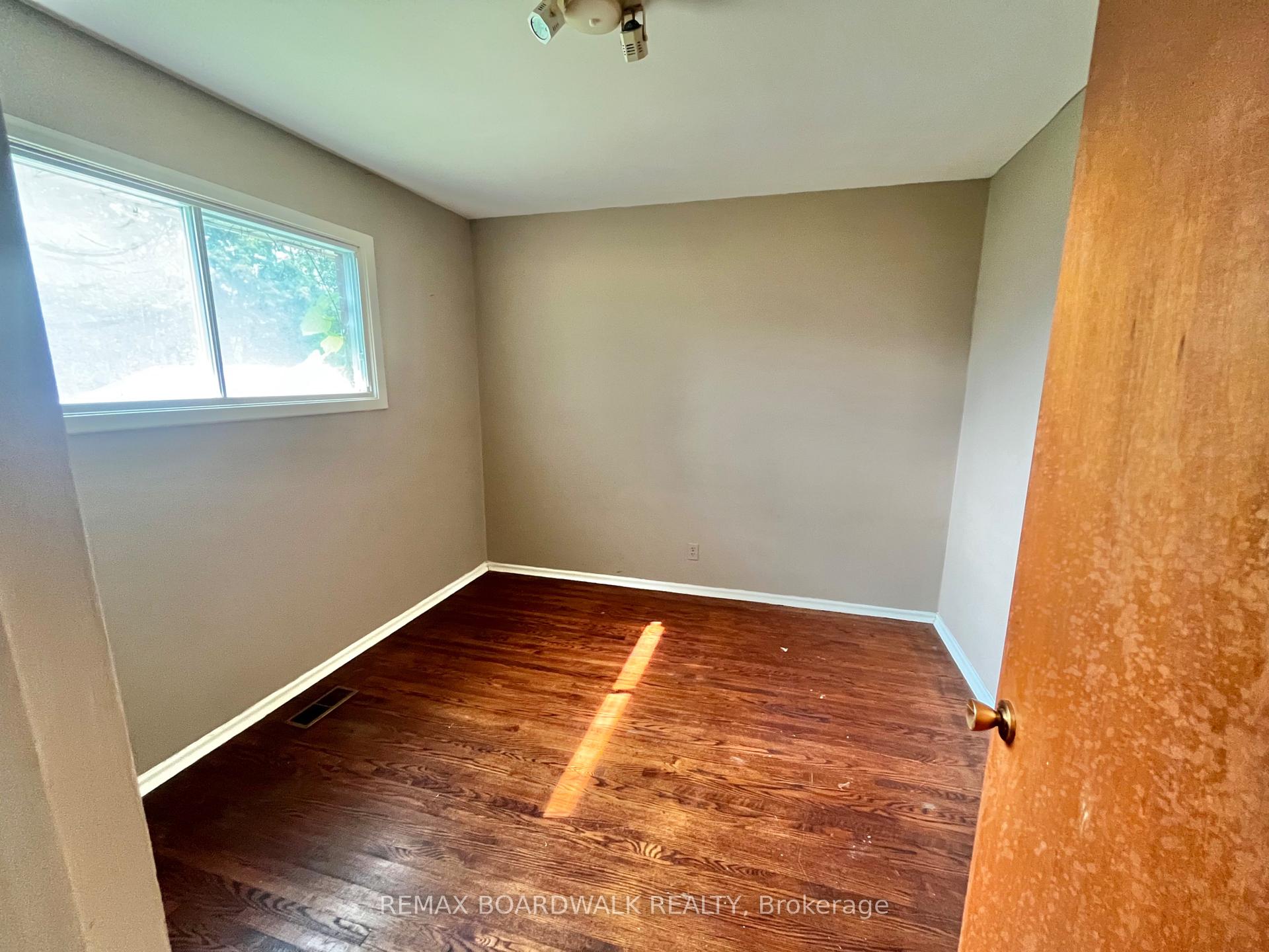Photo 8 of 1363 Duford Drive, Ottawa, Bilberry Creek/Queenswood Heights — HOMEH