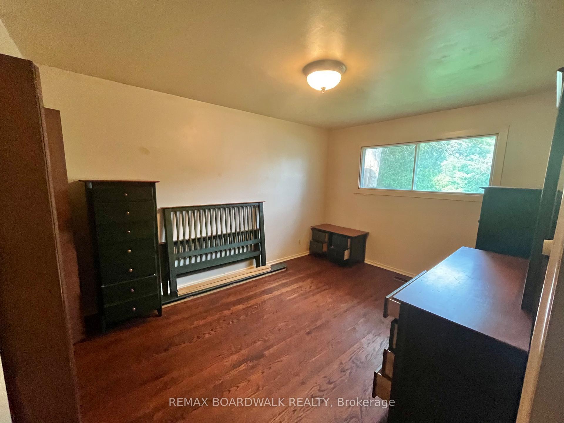 Photo 10 of 1363 Duford Drive, Ottawa, Bilberry Creek/Queenswood Heights — HOMEH