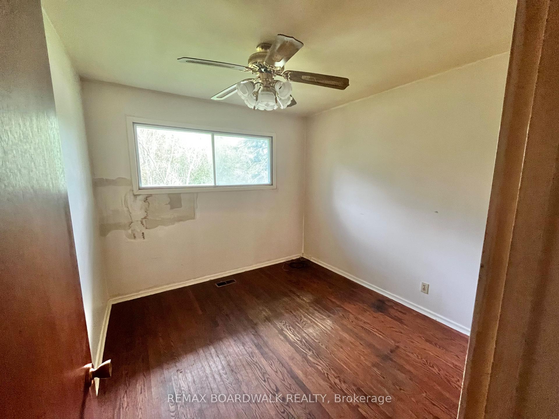 Photo 13 of 1363 Duford Drive, Ottawa, Bilberry Creek/Queenswood Heights — HOMEH