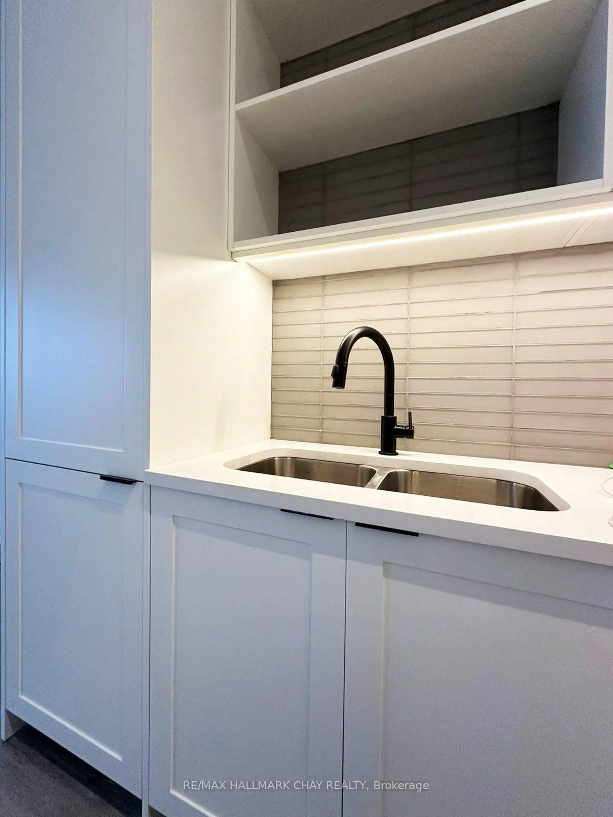 Photo 5 of Unit PH04, 185 Dunlop Street E, Barrie, Lakeshore — HOMEH