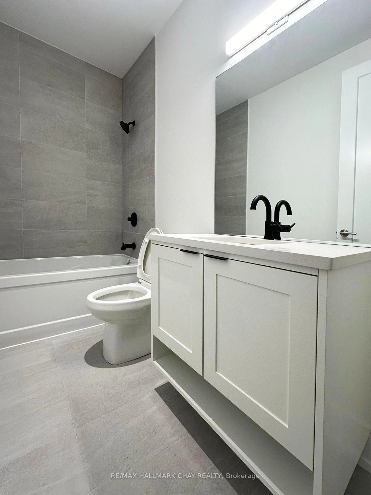Photo 10 of Unit PH04, 185 Dunlop Street E, Barrie, Lakeshore — HOMEH
