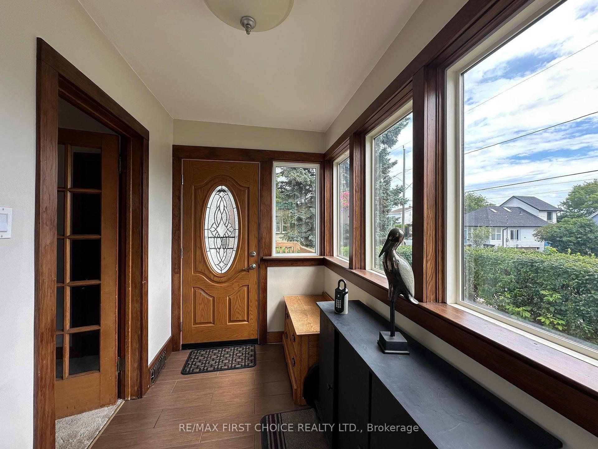 Photo 2 of 106 College Street, Thunder Bay, College Heights — HOMEH