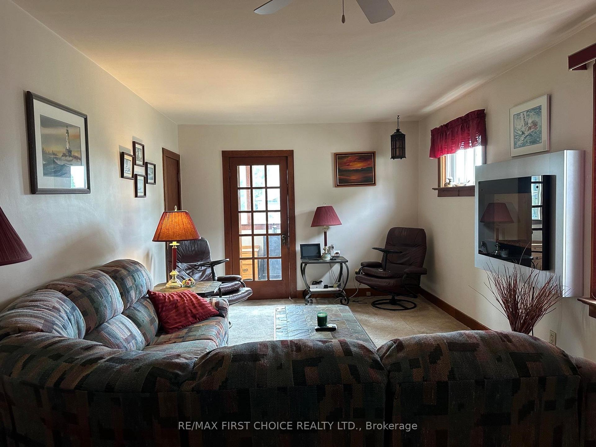 Photo 3 of 106 College Street, Thunder Bay, College Heights — HOMEH