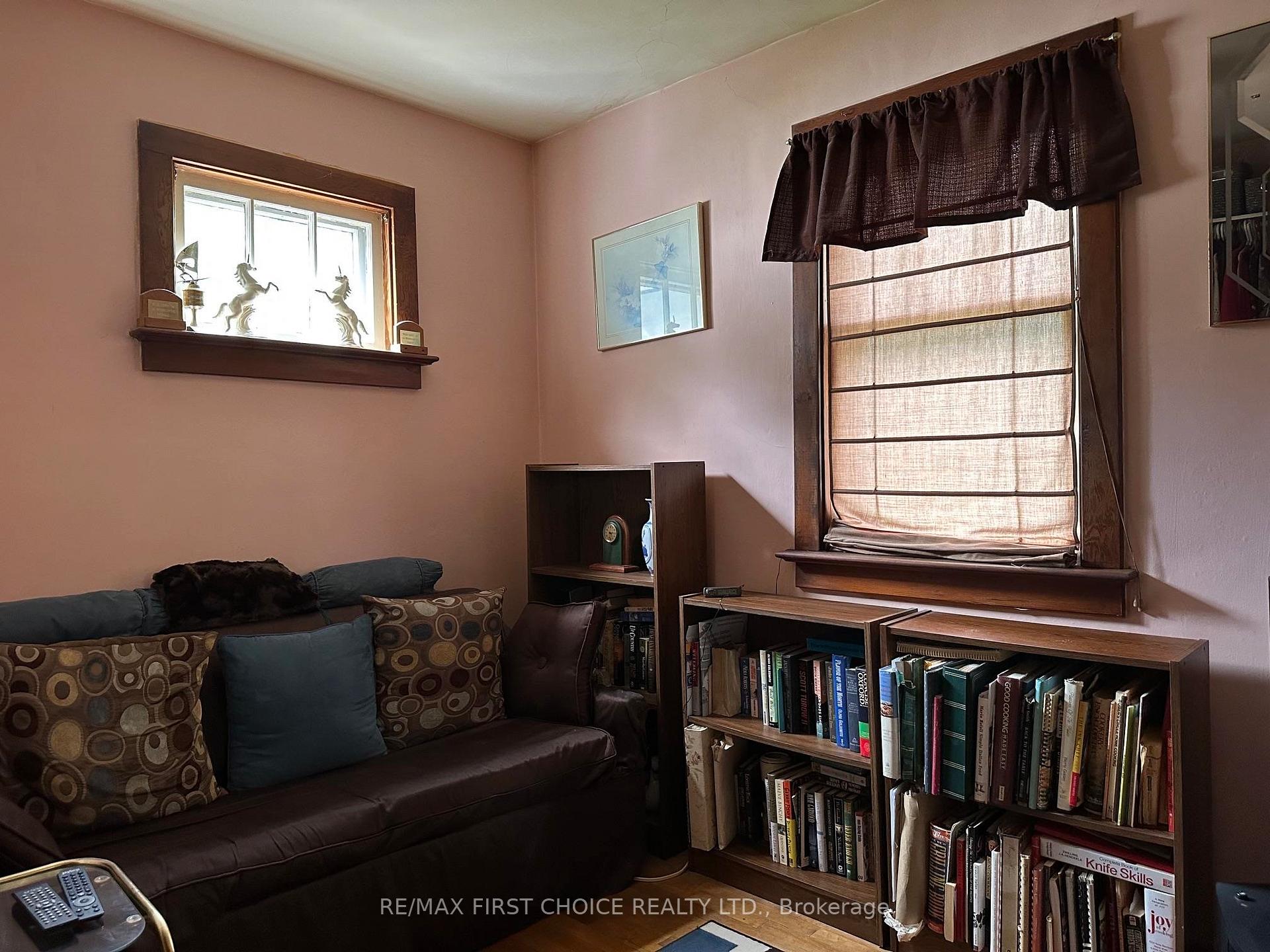 Photo 13 of 106 College Street, Thunder Bay, College Heights — HOMEH