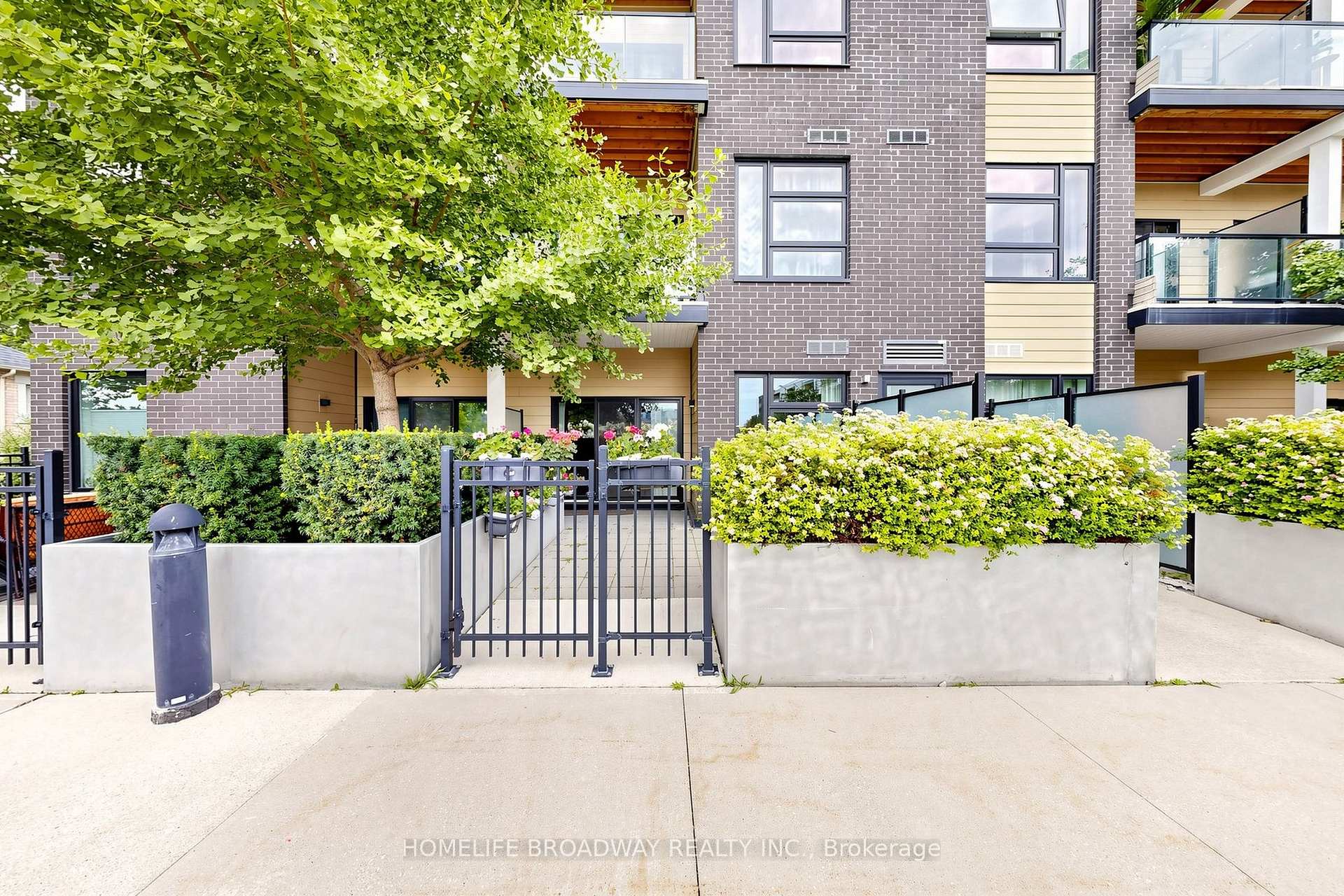 Photo 6 of Unit 105, 555 William Graham Drive, Aurora, Rural Aurora — HOMEH