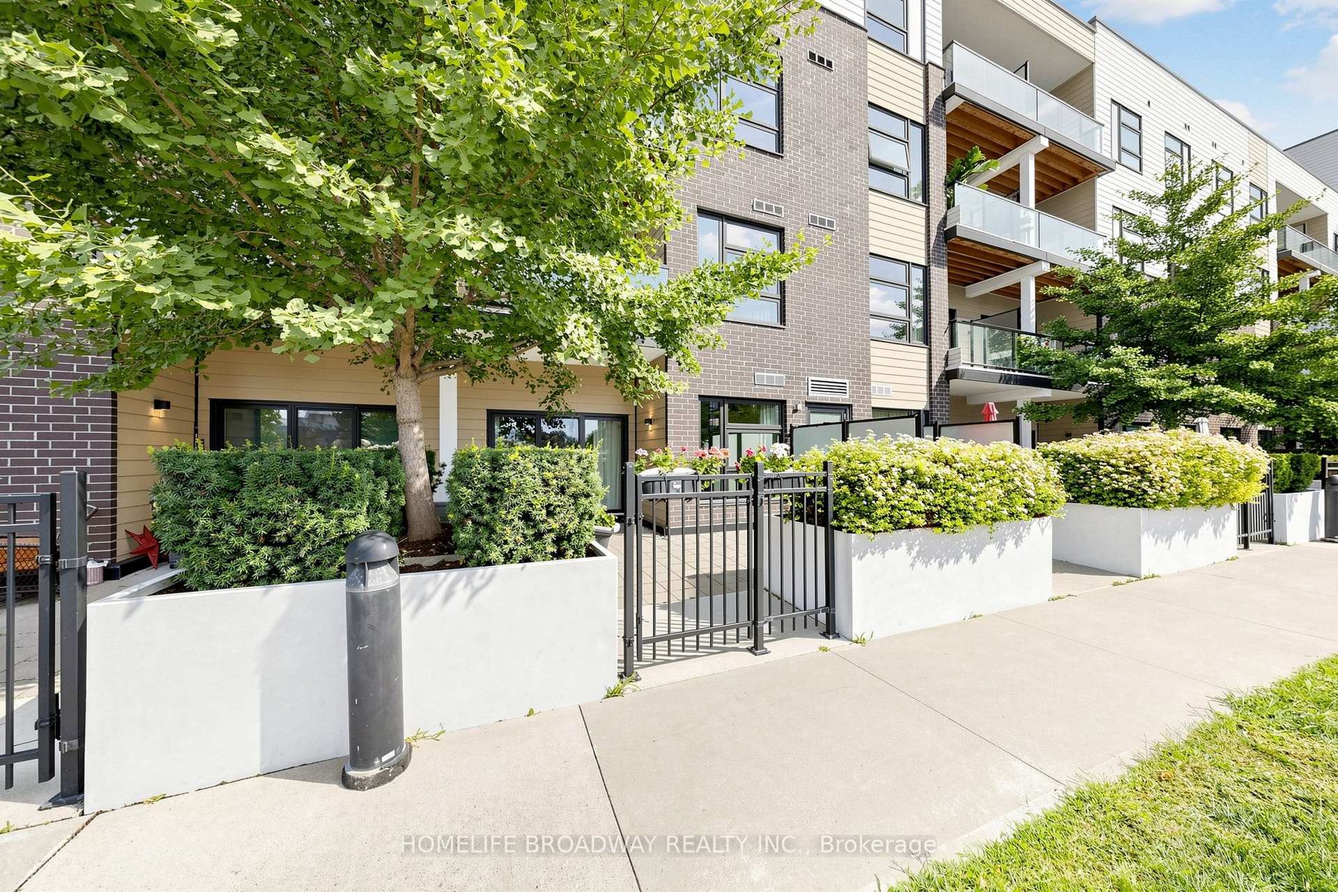 Photo 8 of Unit 105, 555 William Graham Drive, Aurora, Rural Aurora — HOMEH