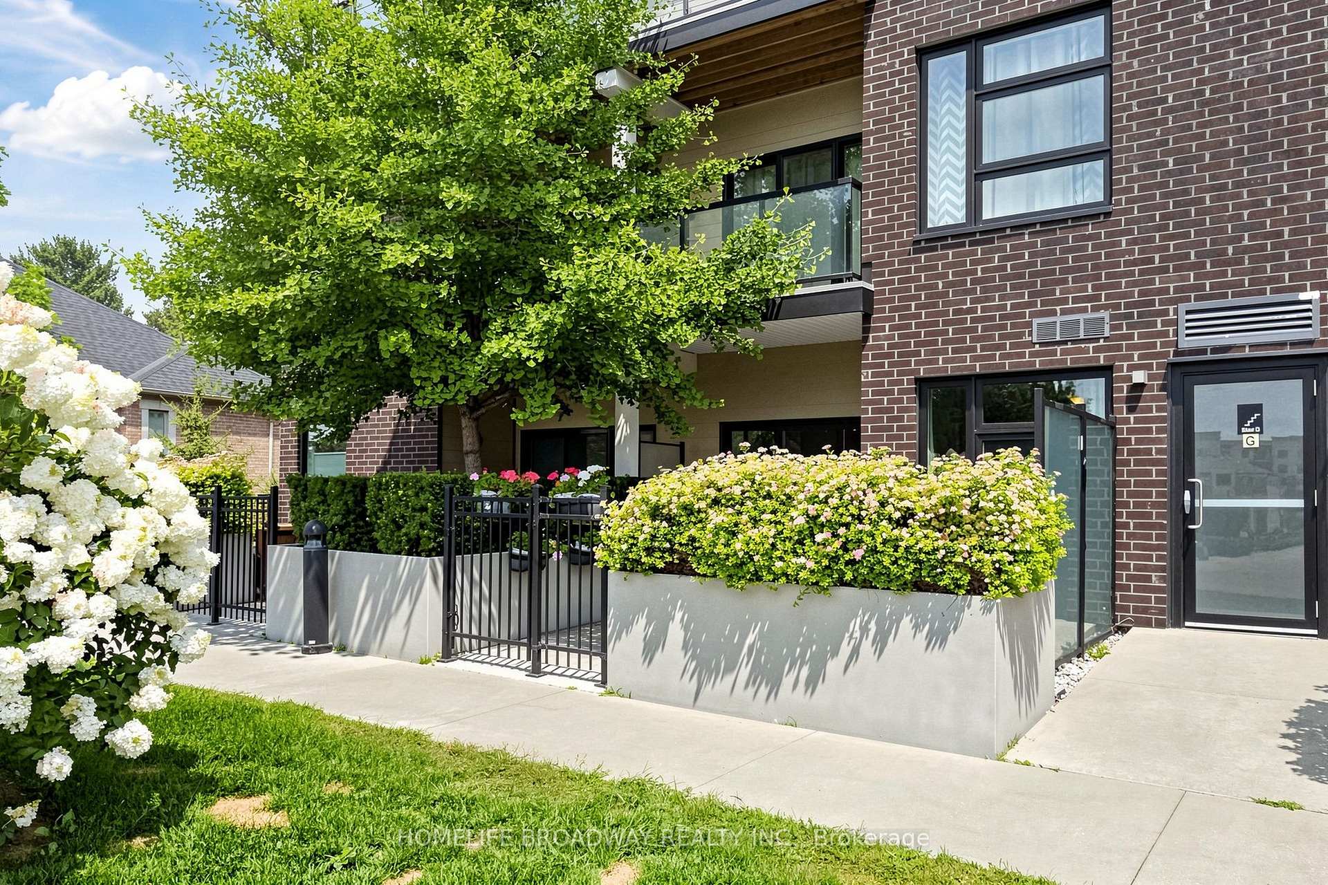Photo 10 of Unit 105, 555 William Graham Drive, Aurora, Rural Aurora — HOMEH
