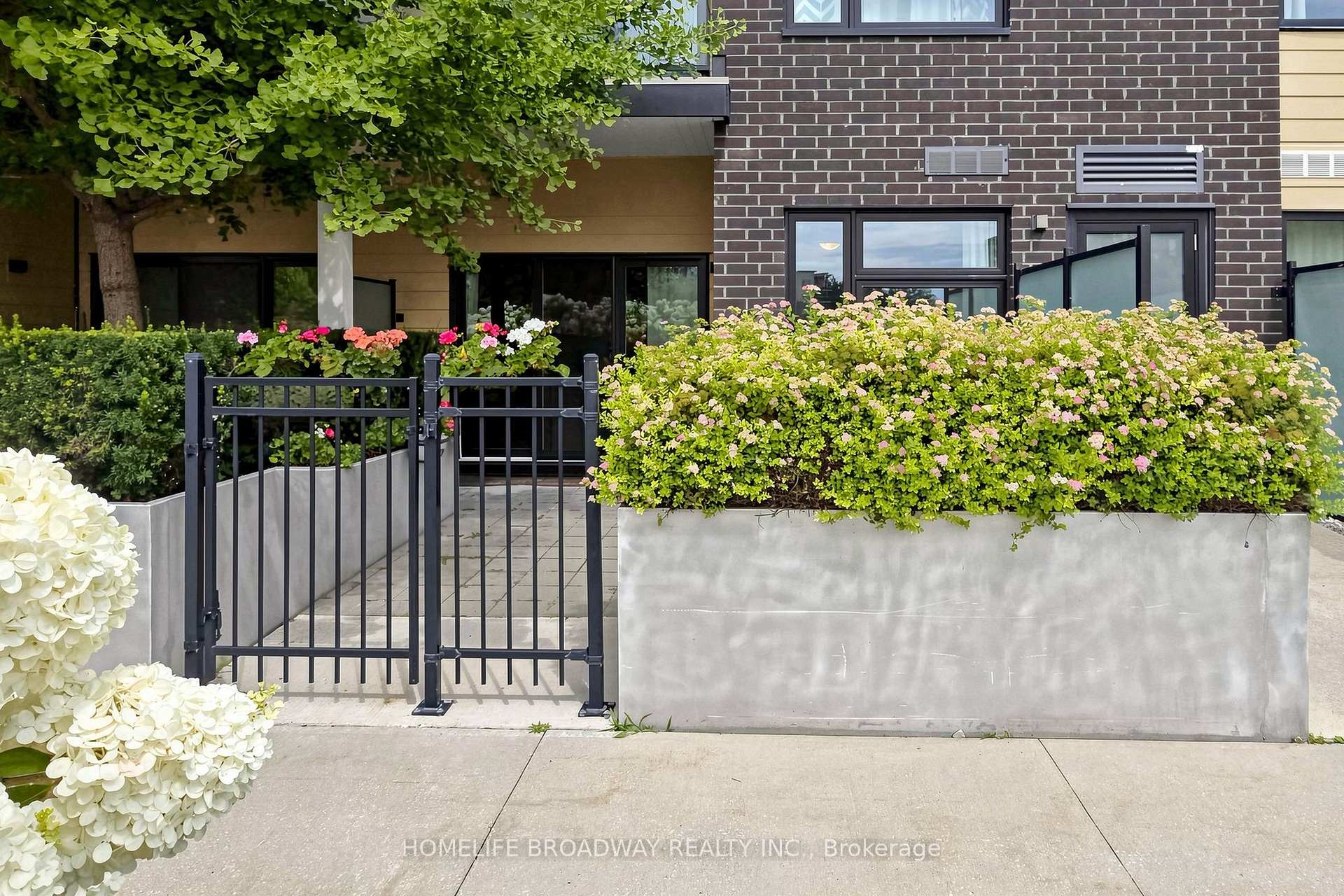 Photo 12 of Unit 105, 555 William Graham Drive, Aurora, Rural Aurora — HOMEH
