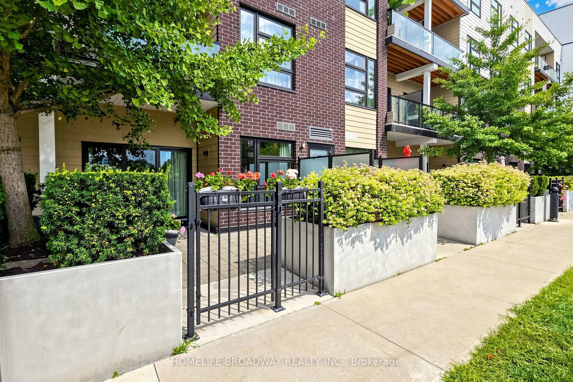 Photo 14 of Unit 105, 555 William Graham Drive, Aurora, Rural Aurora — HOMEH