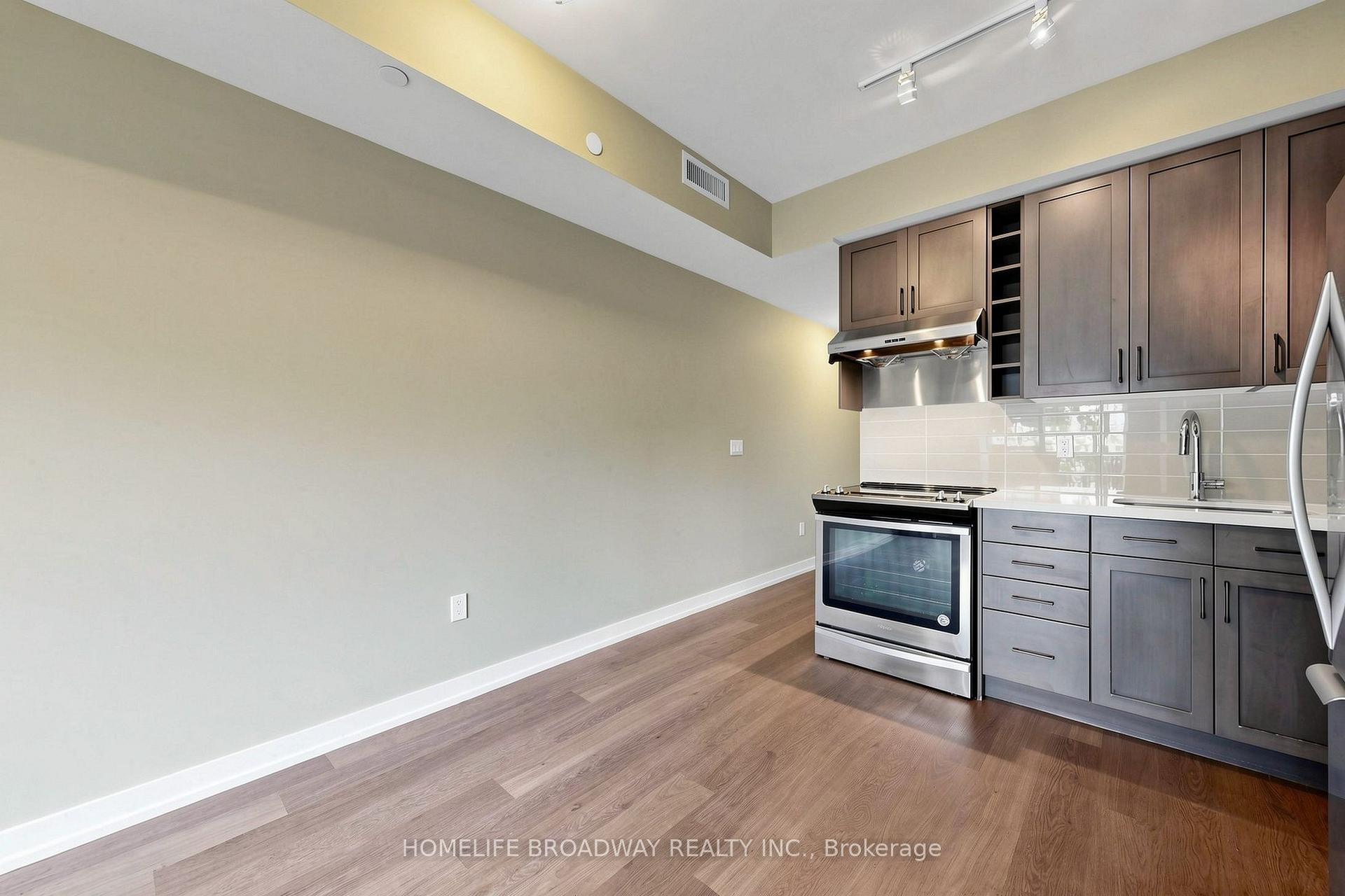 Photo 34 of Unit 105, 555 William Graham Drive, Aurora, Rural Aurora — HOMEH