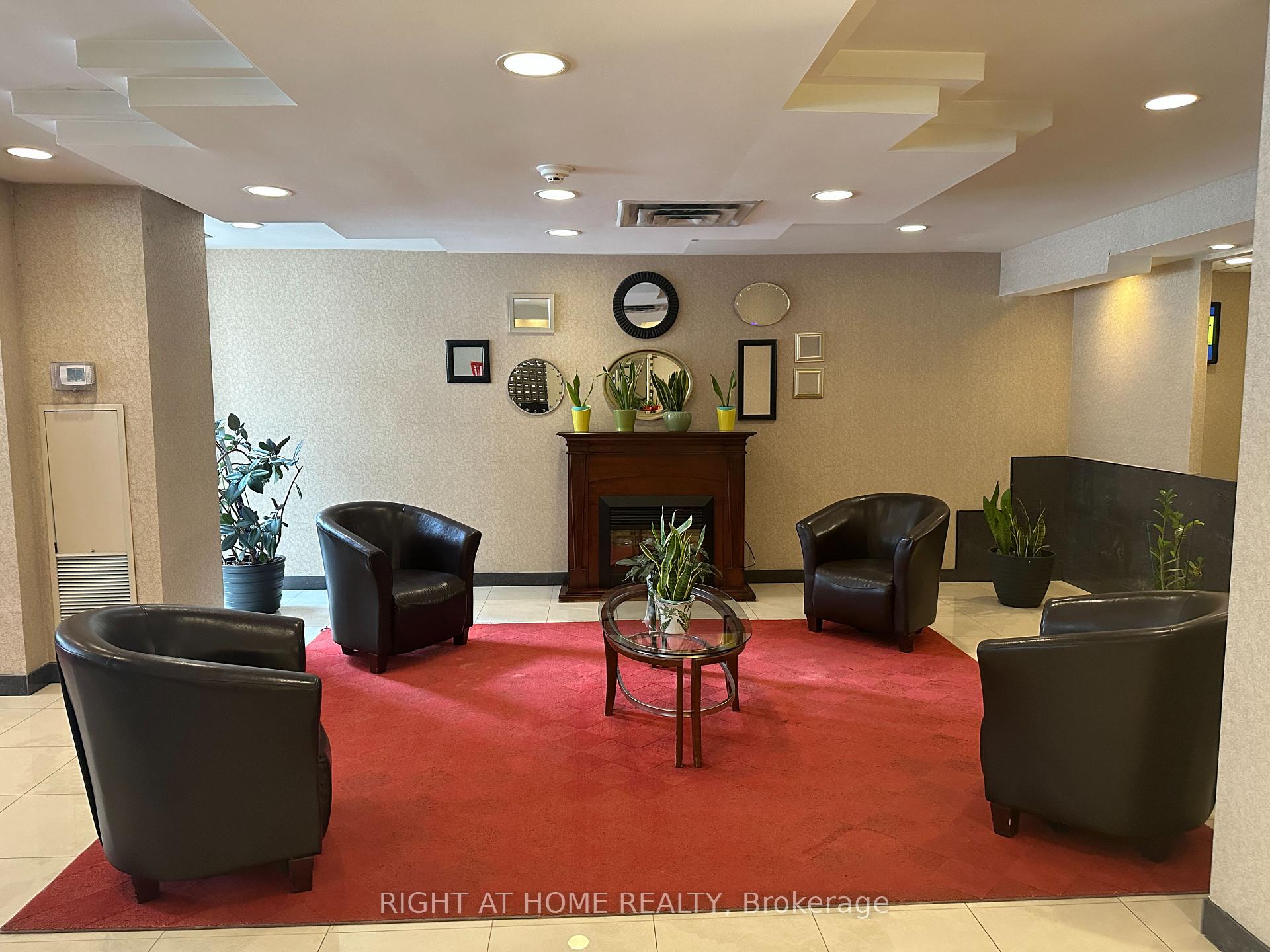 Photo 3 of Unit 1406, 300 Webb Drive, Mississauga, City Centre — HOMEH
