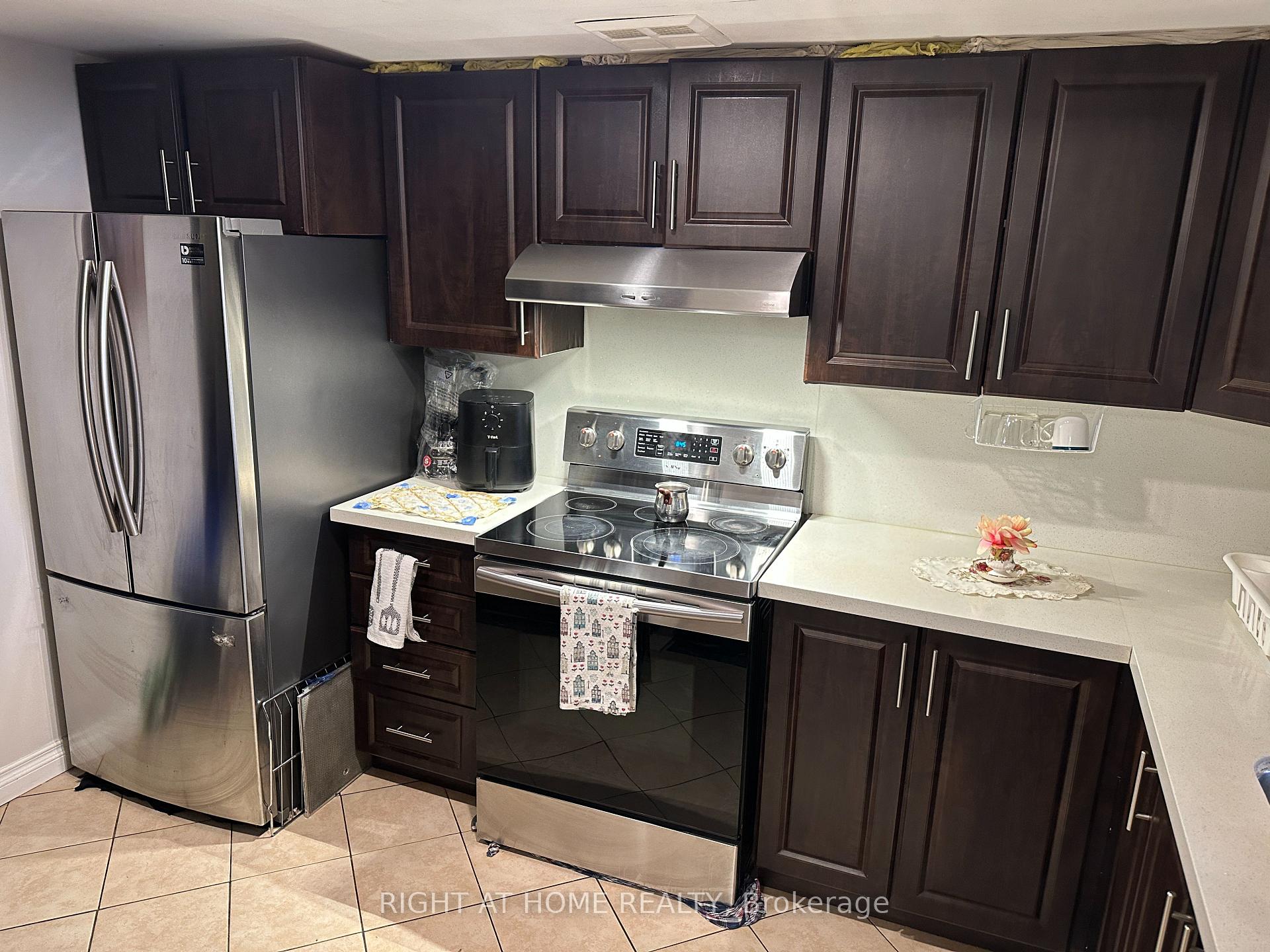 Photo 5 of Unit 1406, 300 Webb Drive, Mississauga, City Centre — HOMEH