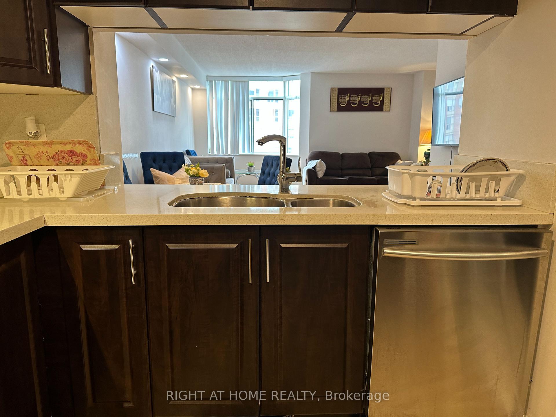 Photo 10 of Unit 1406, 300 Webb Drive, Mississauga, City Centre — HOMEH