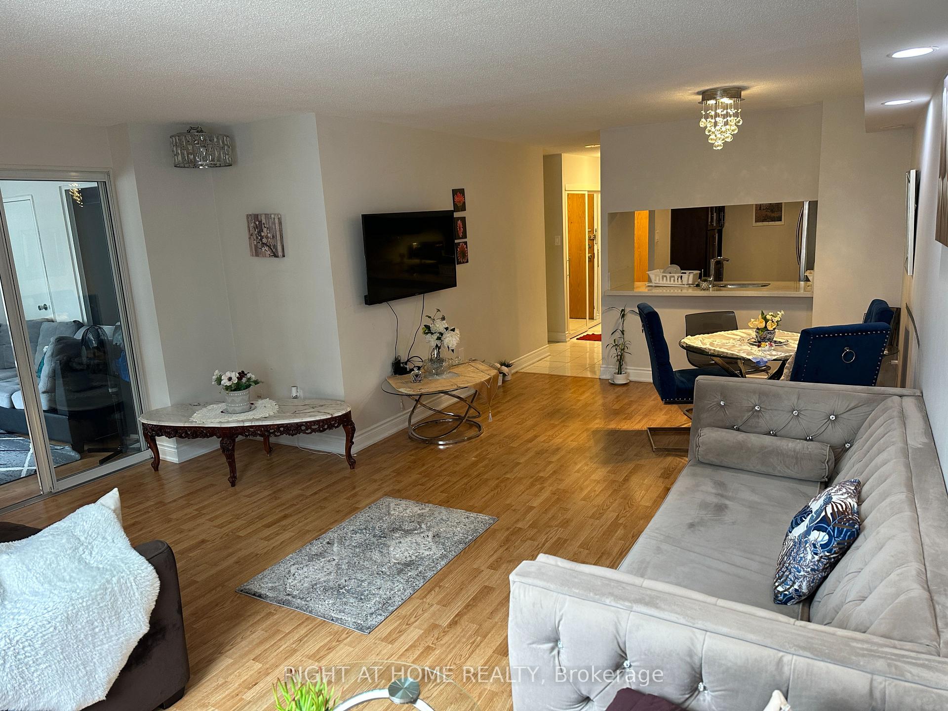 Photo 11 of Unit 1406, 300 Webb Drive, Mississauga, City Centre — HOMEH