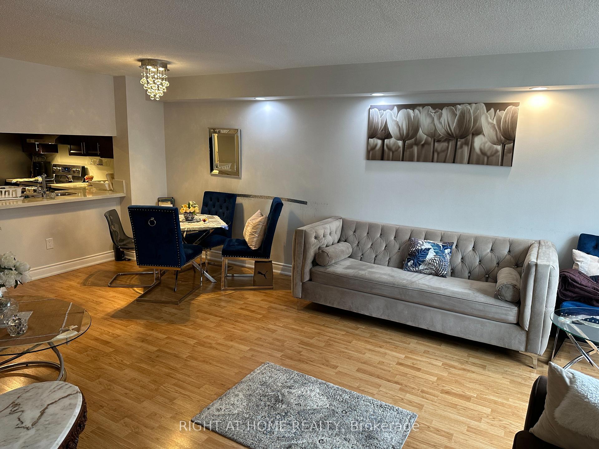 Photo 14 of Unit 1406, 300 Webb Drive, Mississauga, City Centre — HOMEH