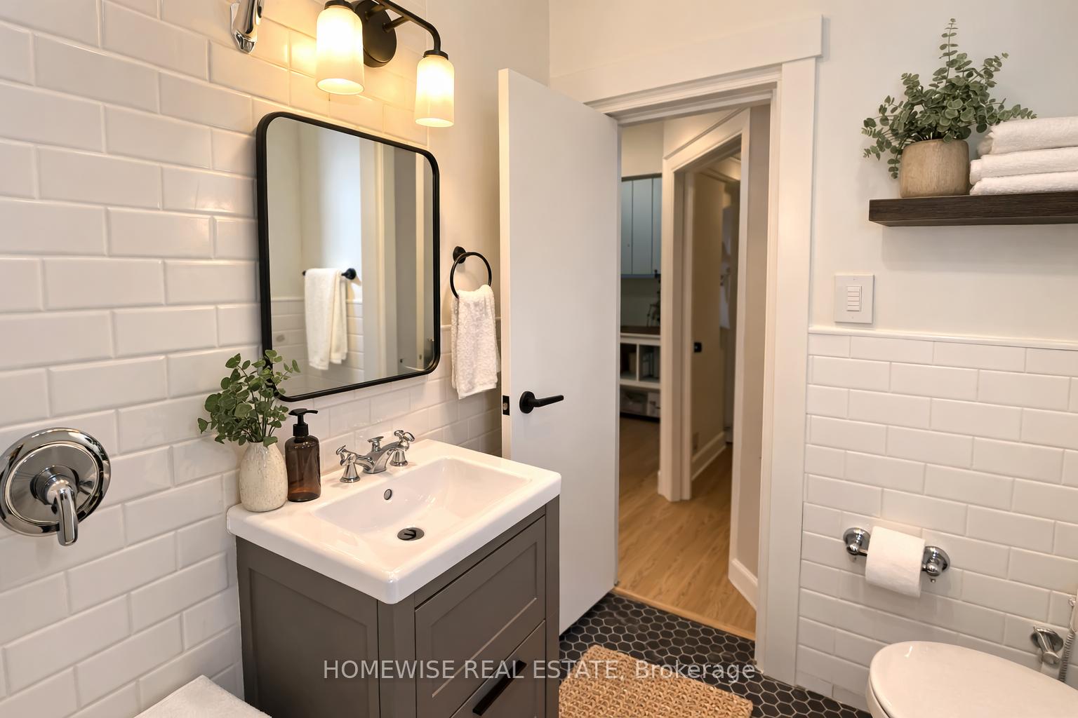 Photo 4 of Unit 2, 1542 King Street W, Toronto, South Parkdale — HOMEH