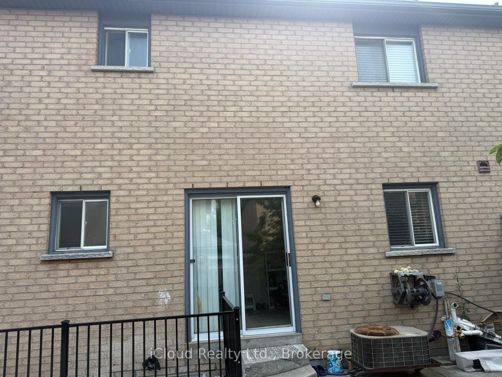 Photo 2 of 5 Flatlands Way, Brampton, Sandringham-Wellington — HOMEH