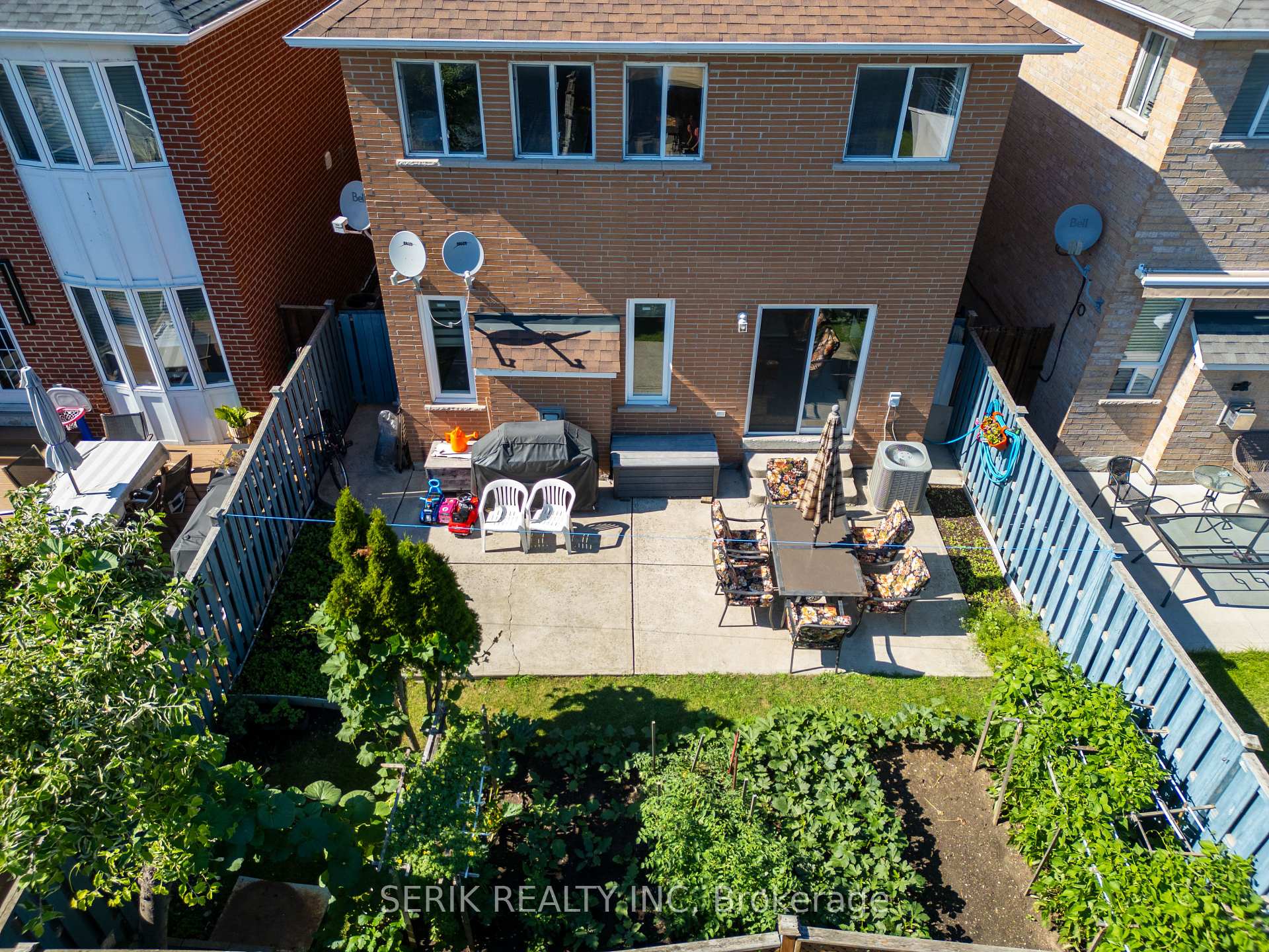 Photo 5 of 152 Monteith Crescent, Vaughan, Maple — HOMEH