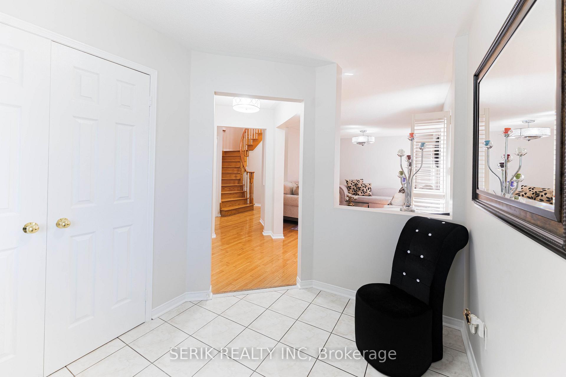 Photo 7 of 152 Monteith Crescent, Vaughan, Maple — HOMEH
