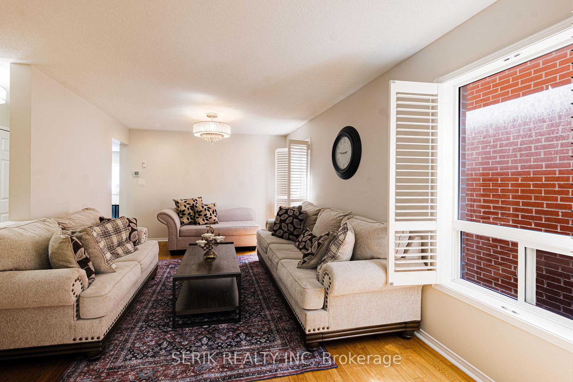 Photo 8 of 152 Monteith Crescent, Vaughan, Maple — HOMEH