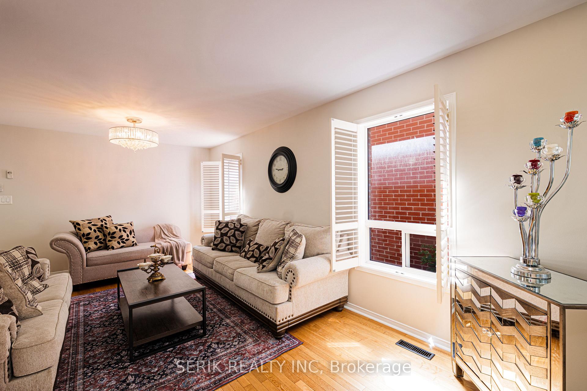 Photo 9 of 152 Monteith Crescent, Vaughan, Maple — HOMEH