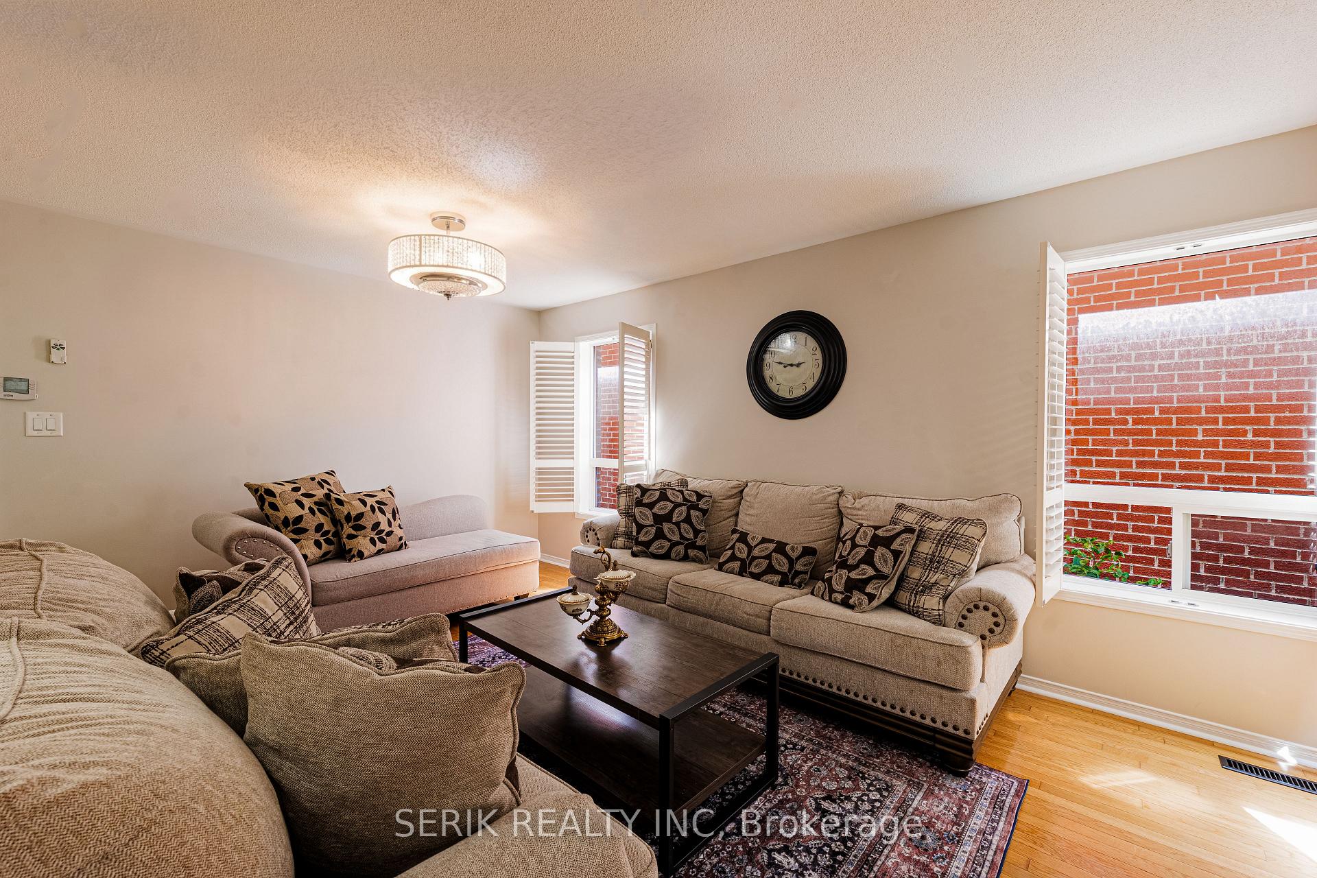 Photo 10 of 152 Monteith Crescent, Vaughan, Maple — HOMEH
