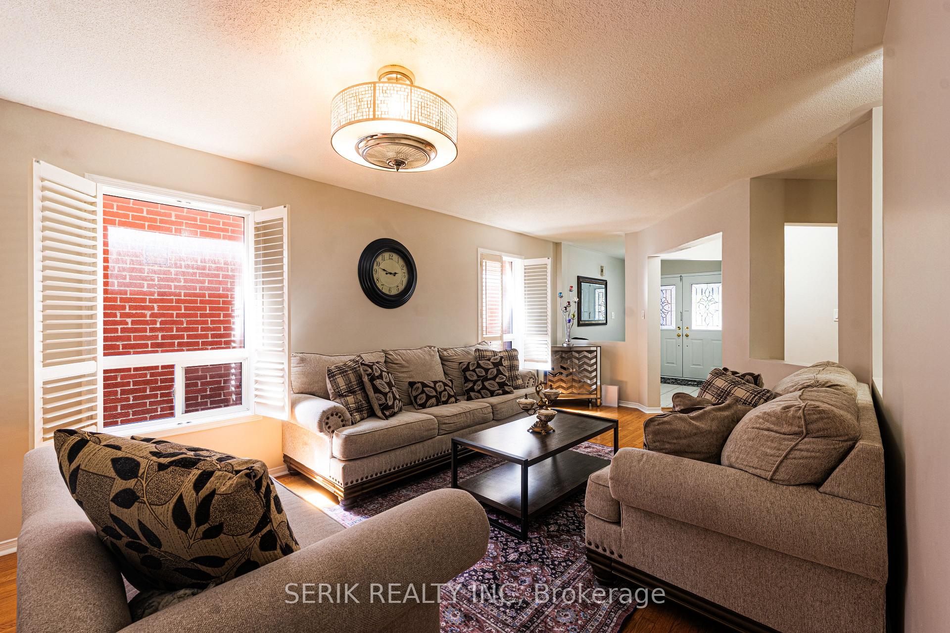 Photo 11 of 152 Monteith Crescent, Vaughan, Maple — HOMEH
