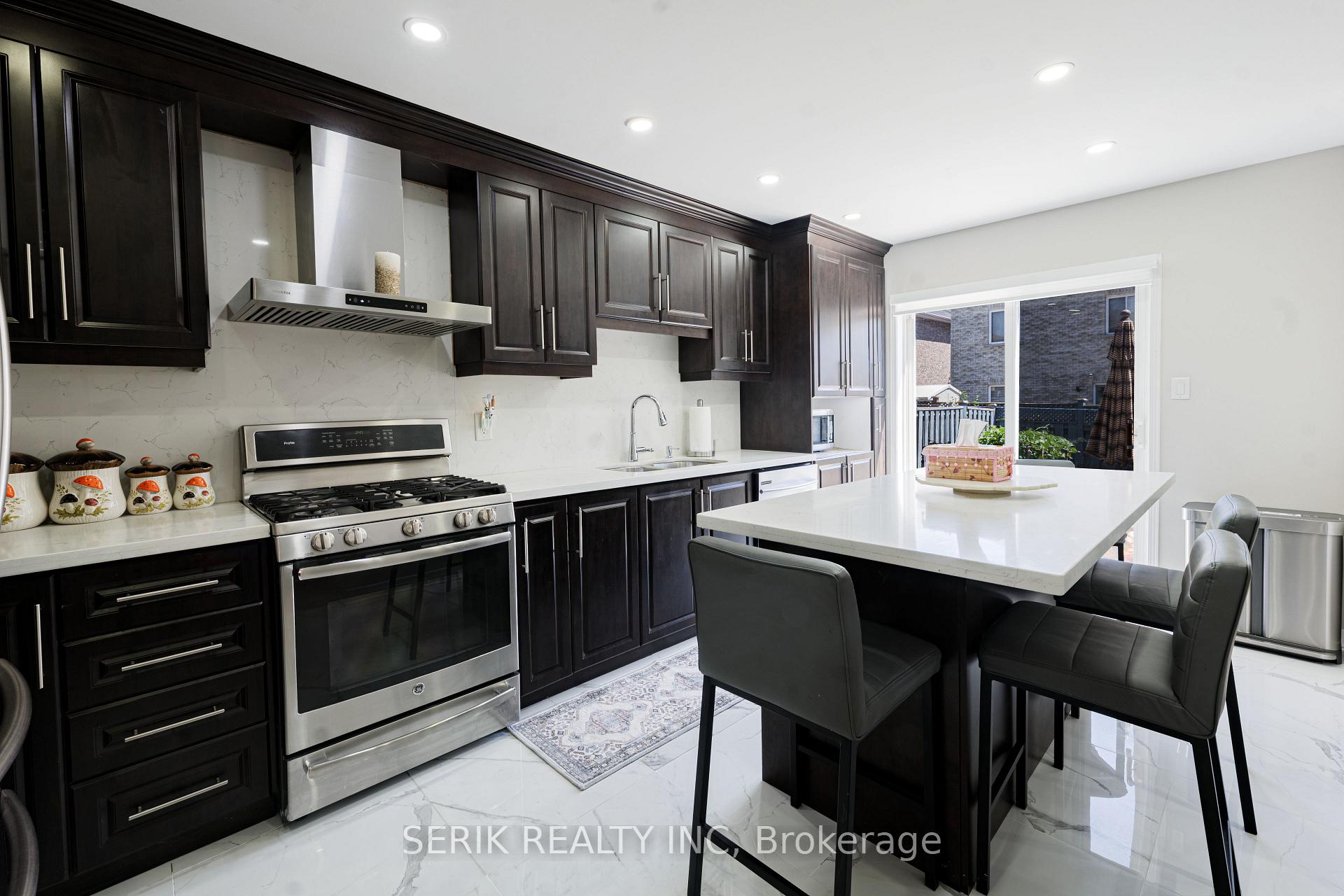 Photo 13 of 152 Monteith Crescent, Vaughan, Maple — HOMEH
