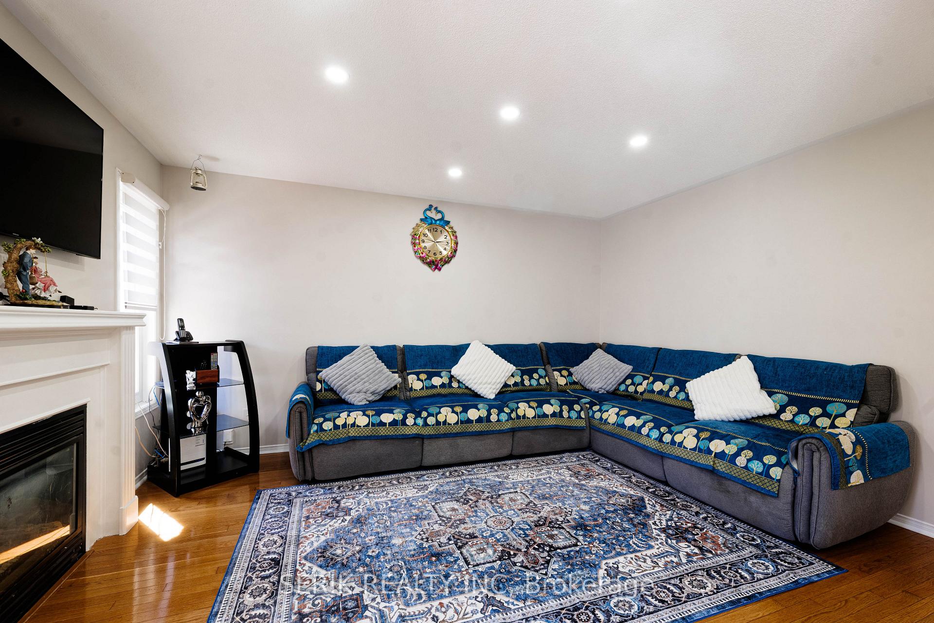 Photo 17 of 152 Monteith Crescent, Vaughan, Maple — HOMEH