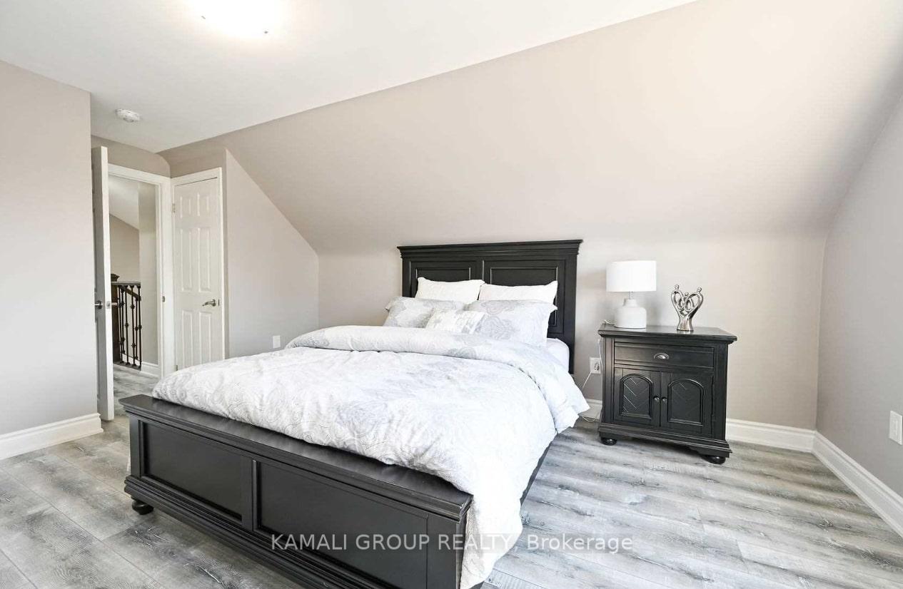 Photo 13 of Unit MAIN, 39 Walter Avenue S, Hamilton, Normanhurst — HOMEH