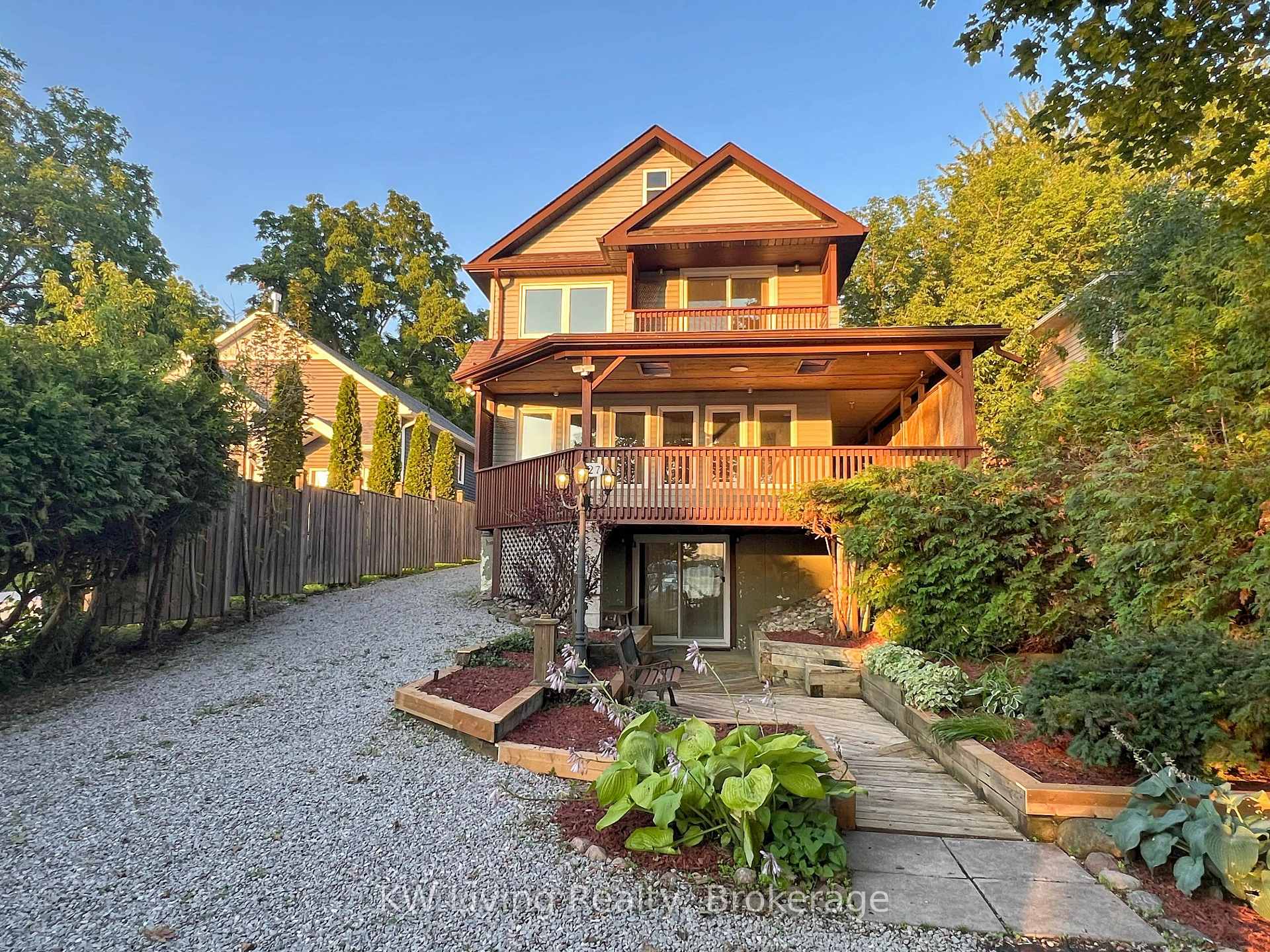Photo 2 of 127 Lake Drive N, Georgina, Historic Lakeshore Communities — HOMEH